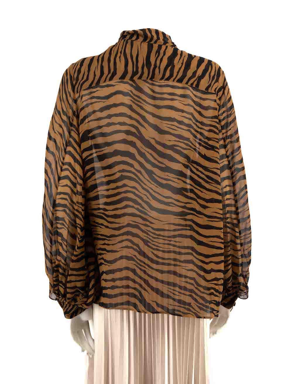 Nili Lotan Brown Silk Tiger Print Blouse Size L In Good Condition For Sale In London, GB