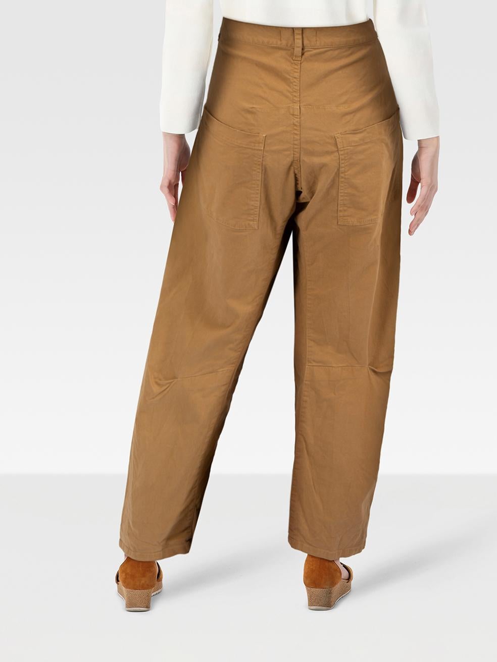 CONDIZIONE: molto buona. L'usura dei pantaloni è minima. Scolorimento sulla parte anteriore della gamba sinistra del pantalone, verso l'anca, su questo articolo usato di Nili Lotan Lotan.
 
 
 
 Dettagli
 
 
 Marrone
 
 Cotone
 
 Pantaloni cargo
 
