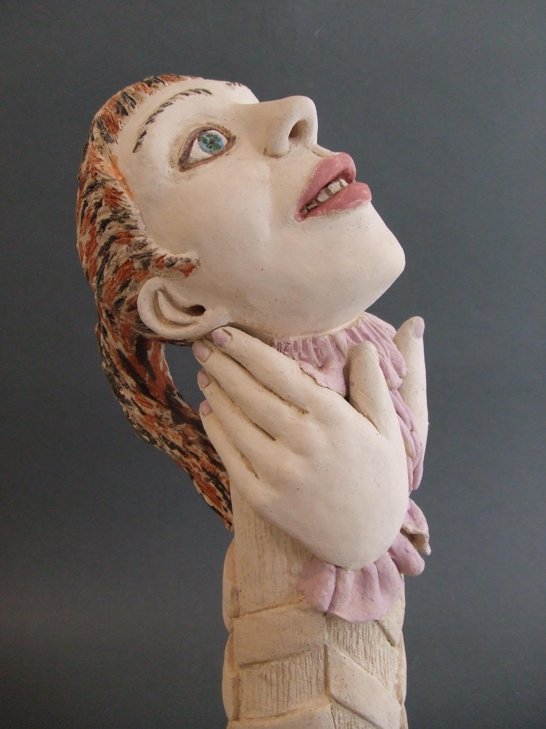 Narzisse Nili Pincas Zeitgenössische Kunst Skulptur Terrakotta Pastell Frau TOTEM im Angebot 2
