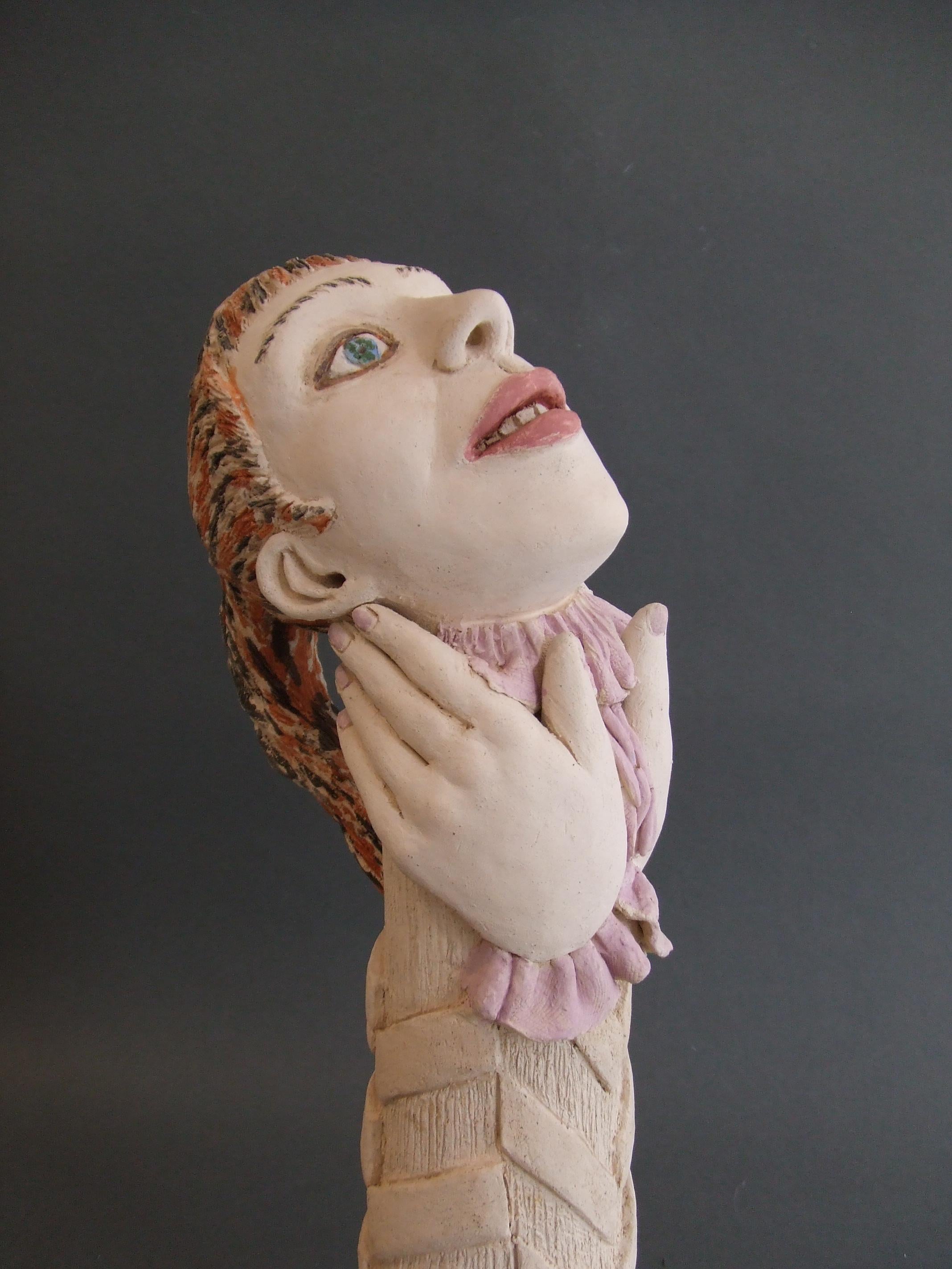 Narcisse Nili Pincas Sculpture d'art contemporain terre cuite pastel femme totem en vente 3