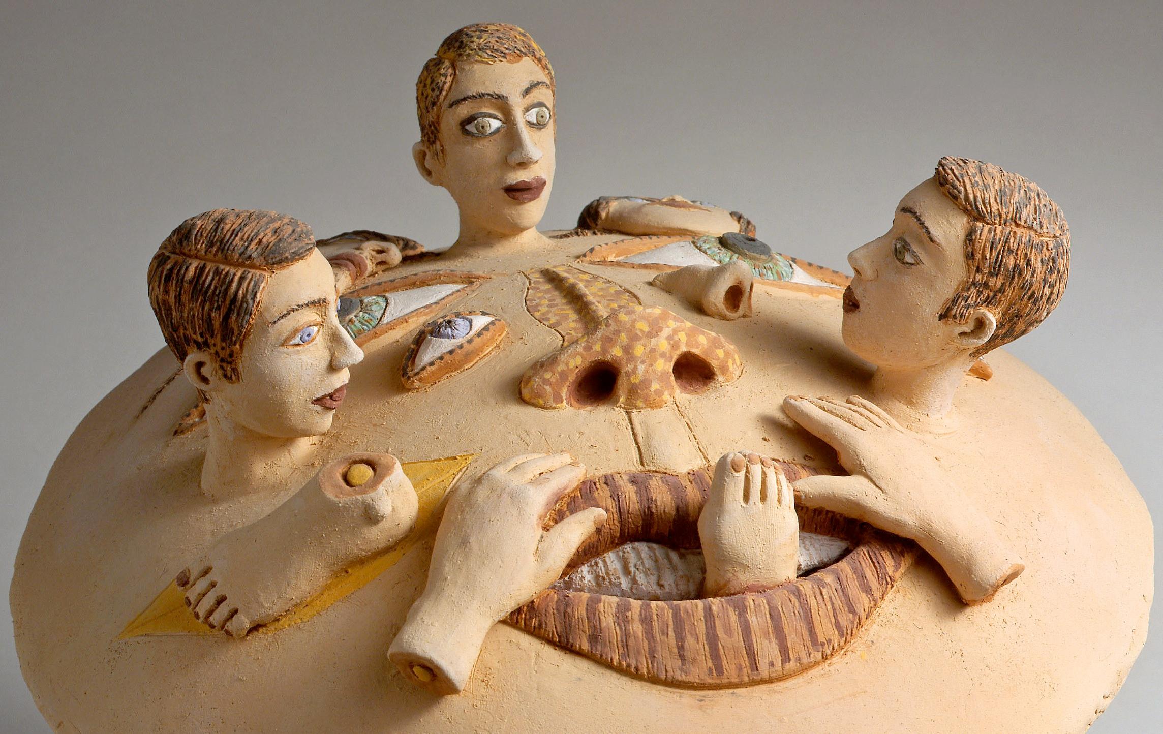 Fils de Chronos Nili Pincas Art contemporain sculpture terre cuite mythologie totem en vente 3