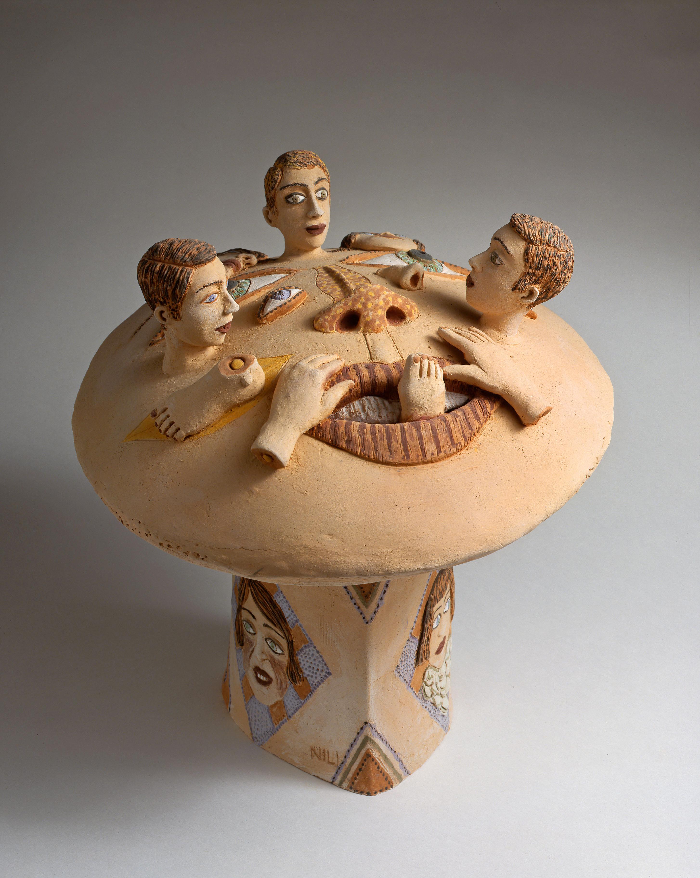 Einzigartige Terrakotta-Skulptur
Vom Künstler handsigniert

Die kontemplativen Kreaturen von Nili Pincas, von extremer Raffinesse, laden zur Stille ein.
Diese Isolierung des geformten Wesens ergreift und beruhigt, während sie gleichzeitig Fragen
