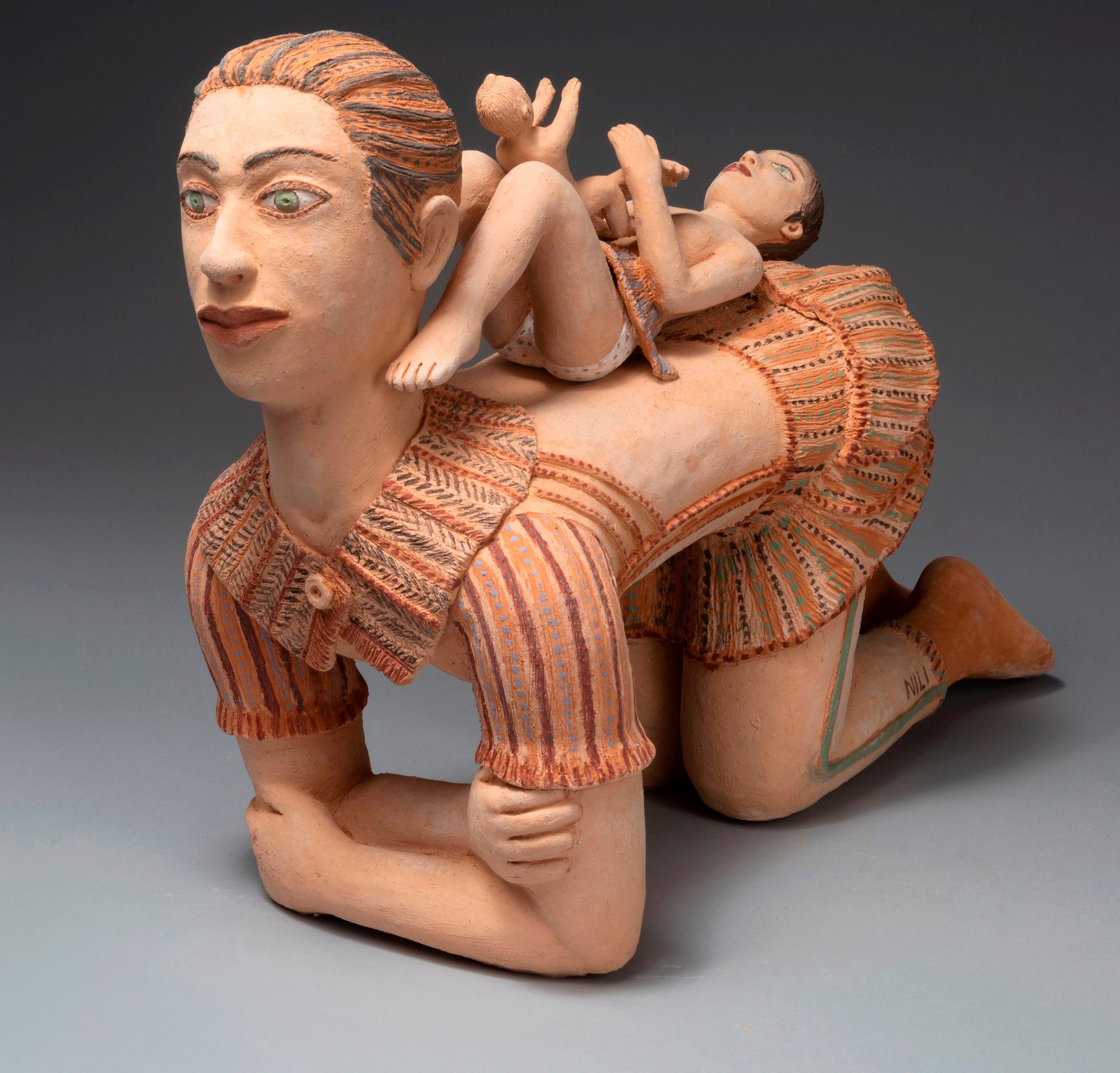 Femme à quatre pattes Nili Pincas Sculpture d'art contemporain terre cuite pastel  en vente 1