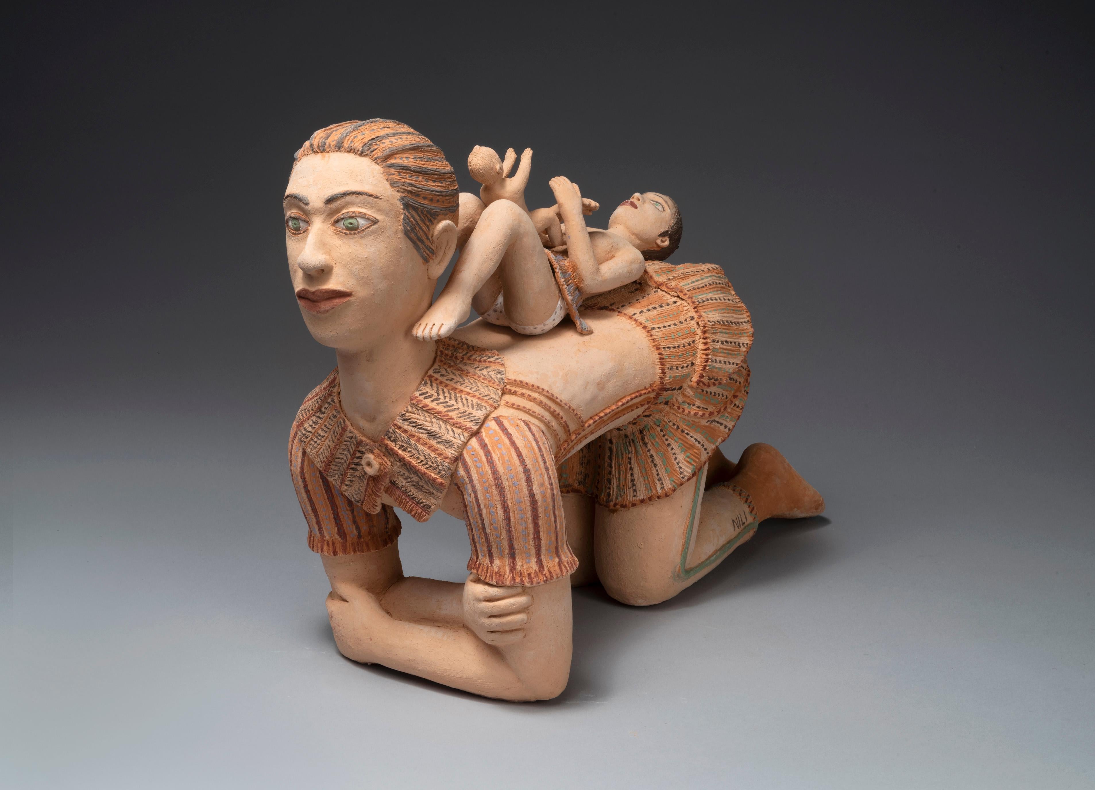Frau auf allen Vieren Nili Pincas Contemporary art sculpture terracotta pastel
