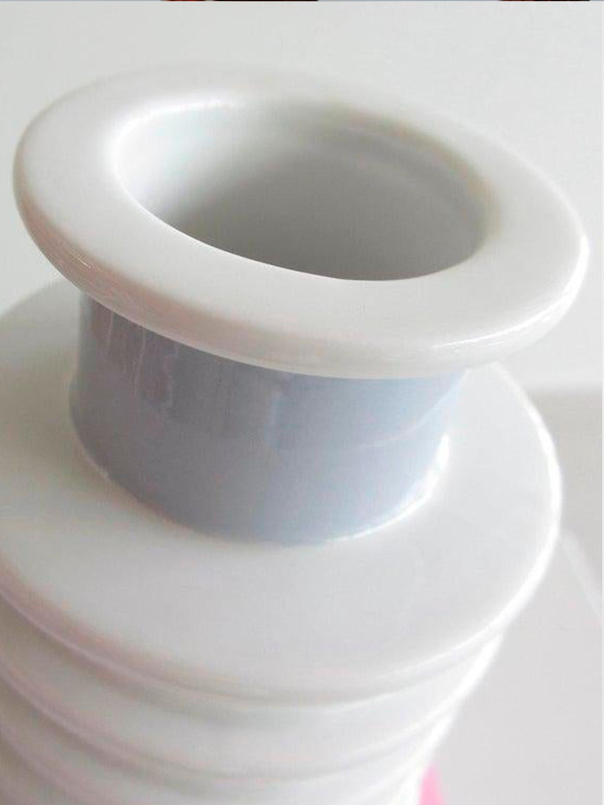 Jarrón Nilo, diseñado por Ettore Sottsass en 1983 para la Colección Memphis Milano Porcelana en venta