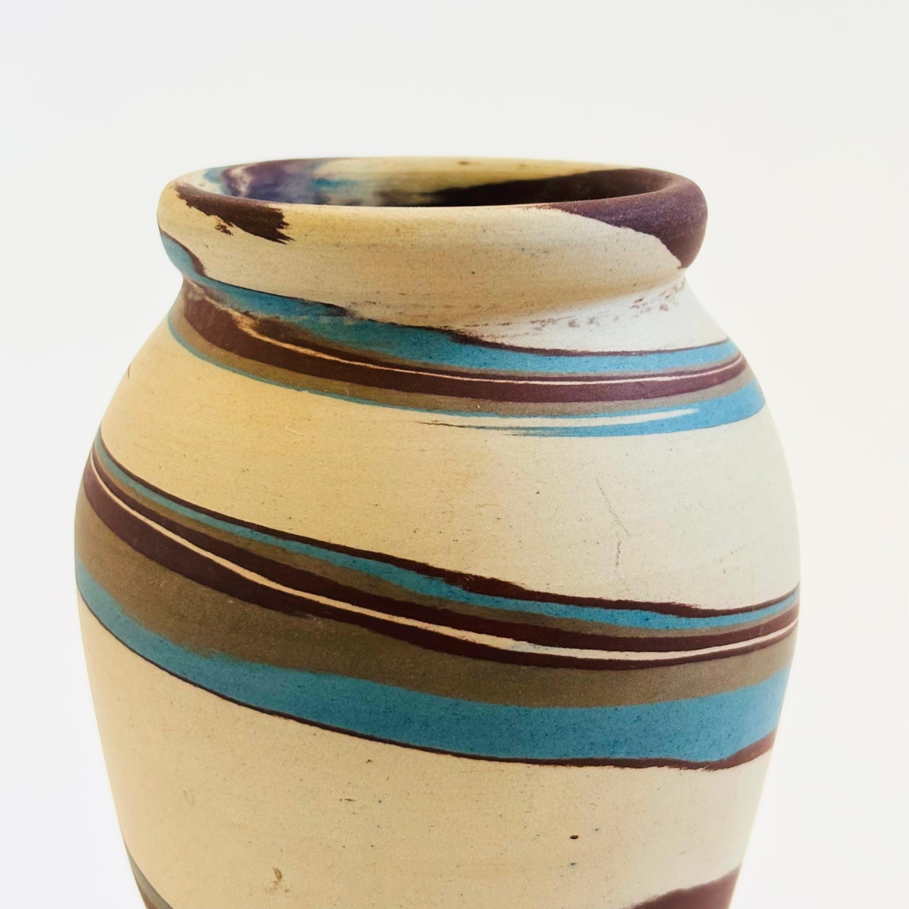 Artisanat Vase en poterie Niloak Mission Swirl en vente
