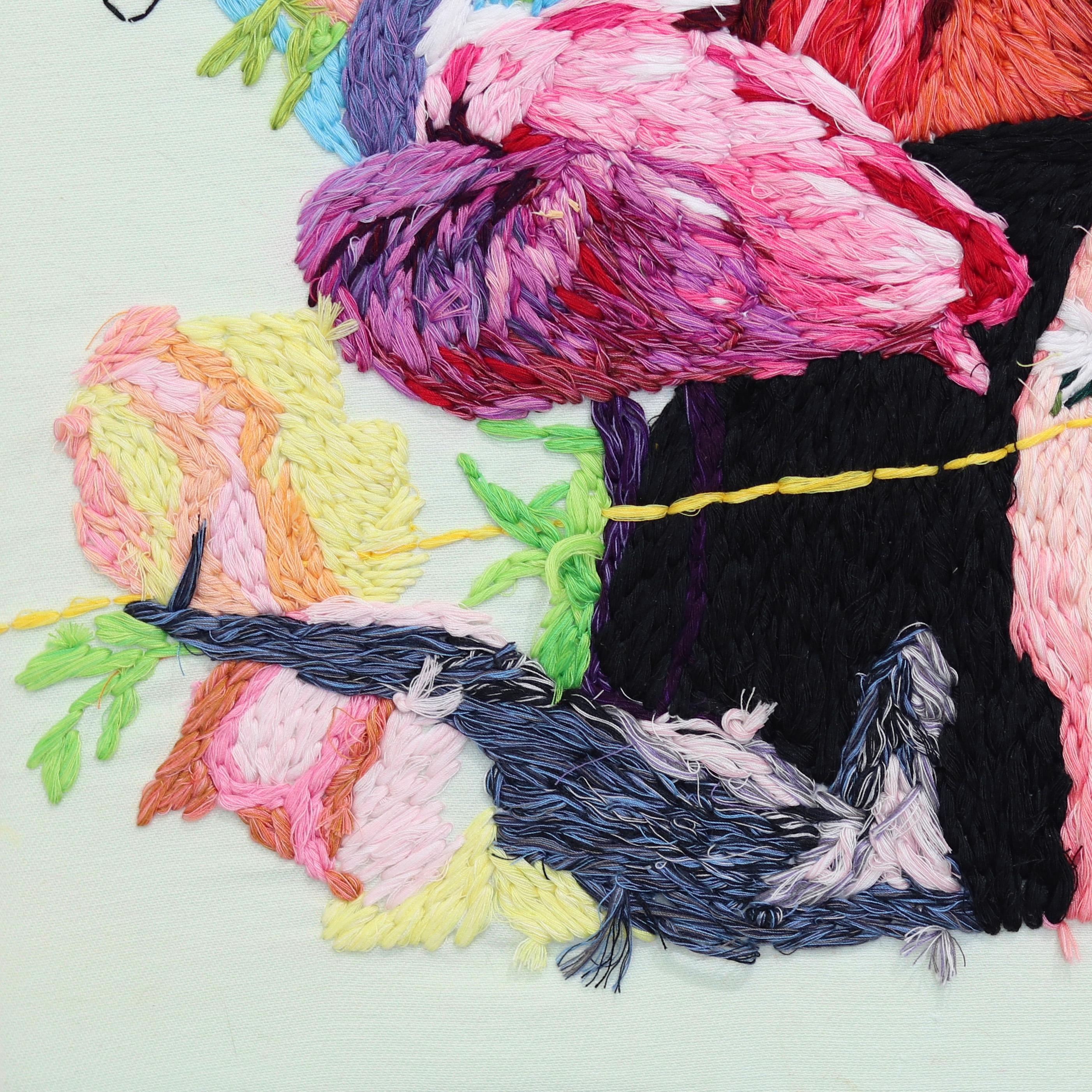 Vivid Summer - Ritratto pop vibrante ricamato con arte tessile in vendita 4