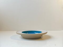 Plato de cerámica danesa Nils A. Kähler "Mar de esmalte" c. Esmalte azul, años 70