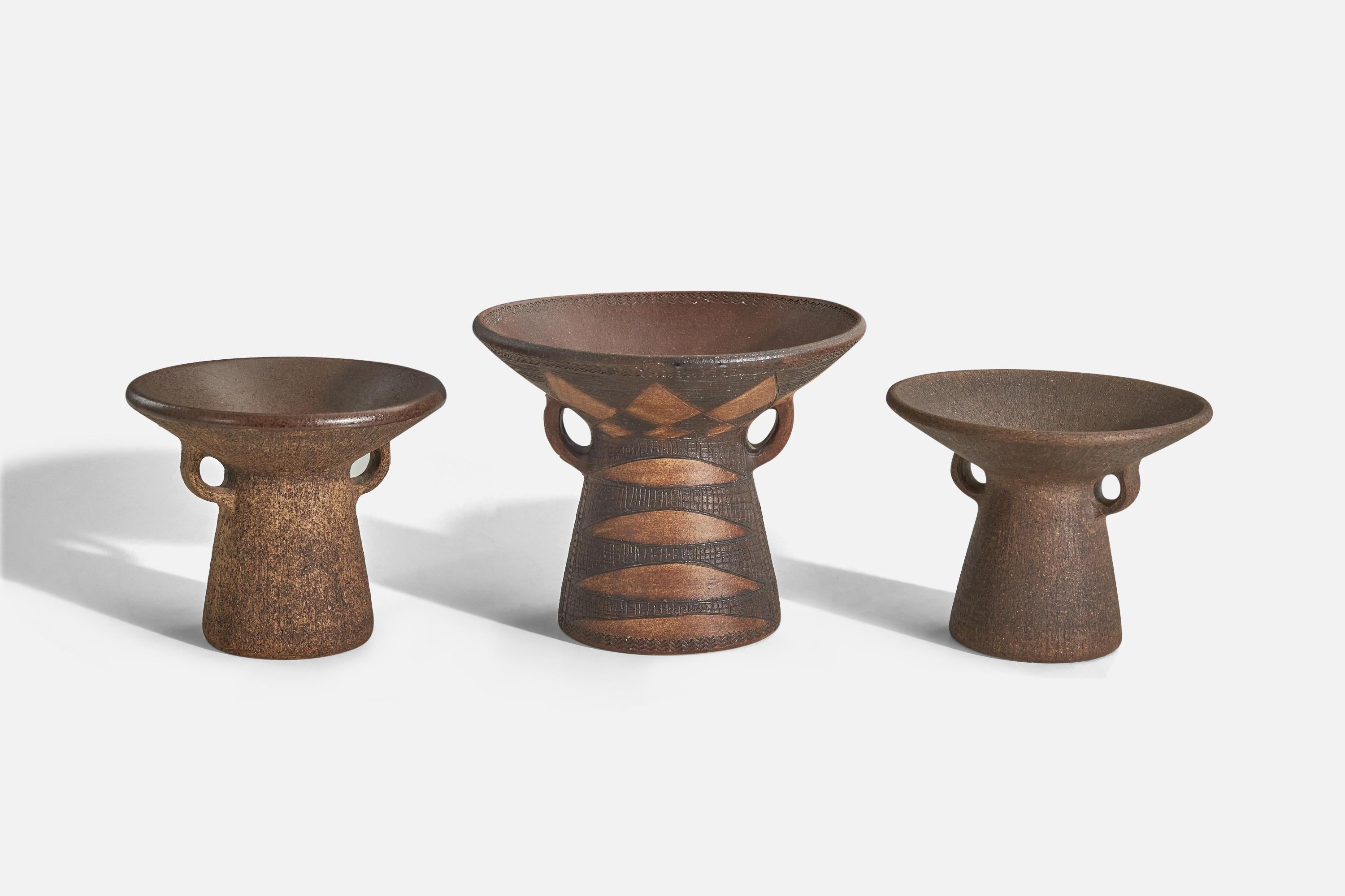 A set of three brown-glazed stoneware vases designed by Nils Allan Johannesson and produced by his studio in Barsebäck, Sweden, c. 1960s.

Stated dimensions refer to the largest vase.
Dimensions of the smallest vases (inches): 4.56 x 5.62 x 5.62