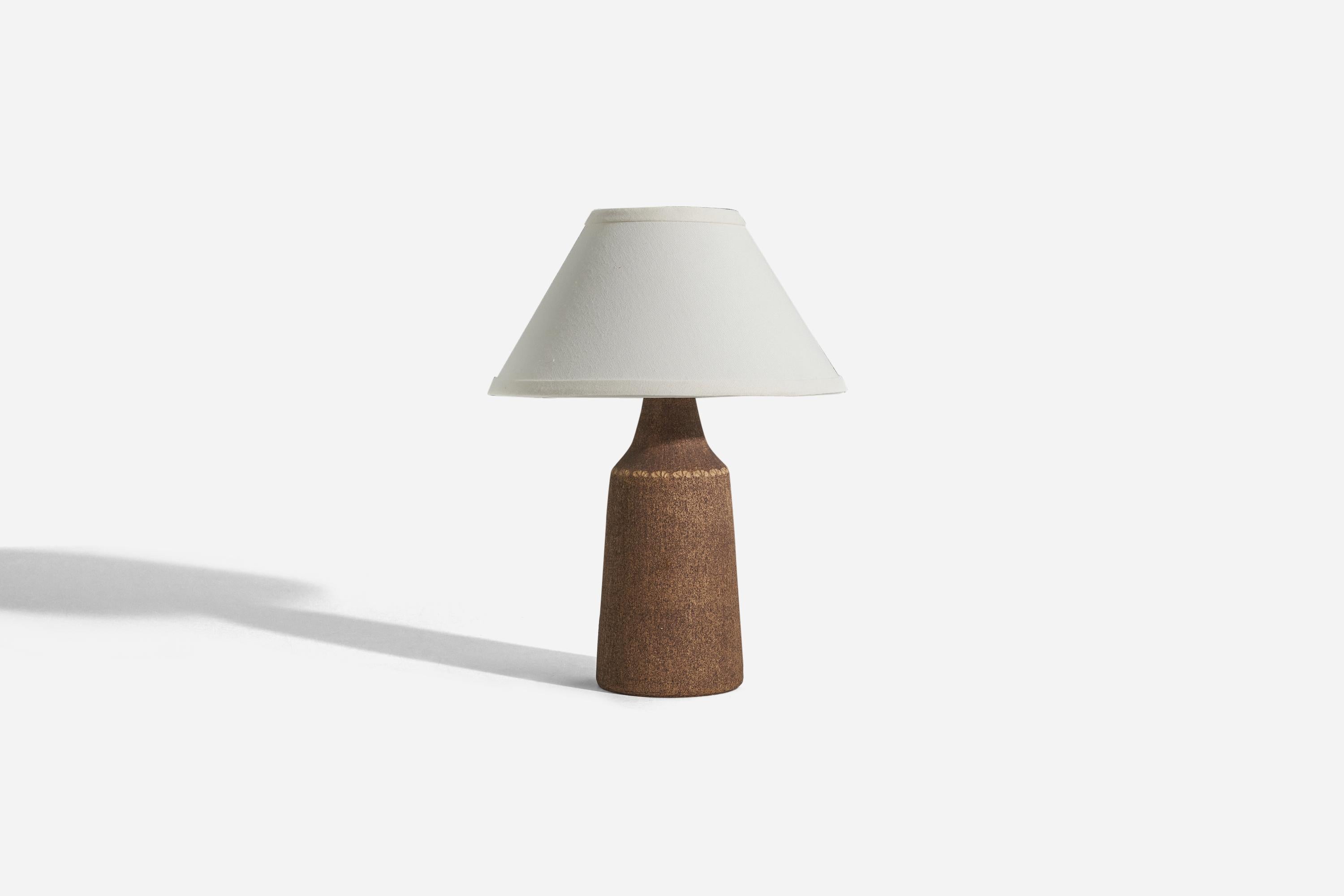 A brown, glazed stoneware table lamp designed and produced by Nils Allan Johannesson, Sweden, c. 1960s. 



