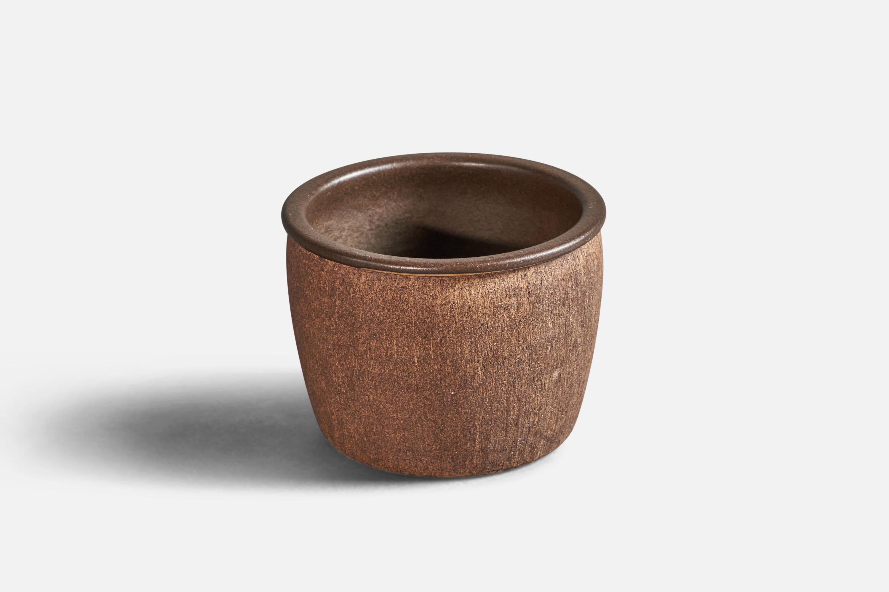 A semi-glazed brown stoneware vase, designed and produced by Nils Allan Johannesson, Barsebäck, Sweden, c. 1960s.