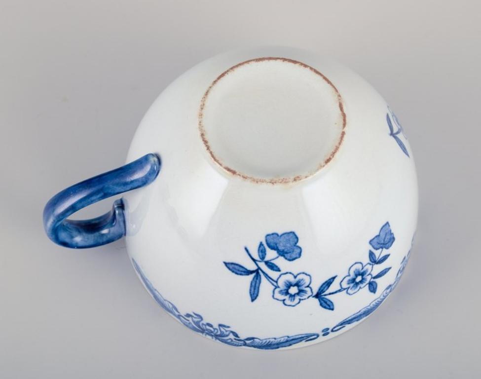 Nils Emil Lundström für Rörstrand. Sechs „Ostindia“-Couchtische mit Untertassen im Zustand „Hervorragend“ im Angebot in København, Copenhagen