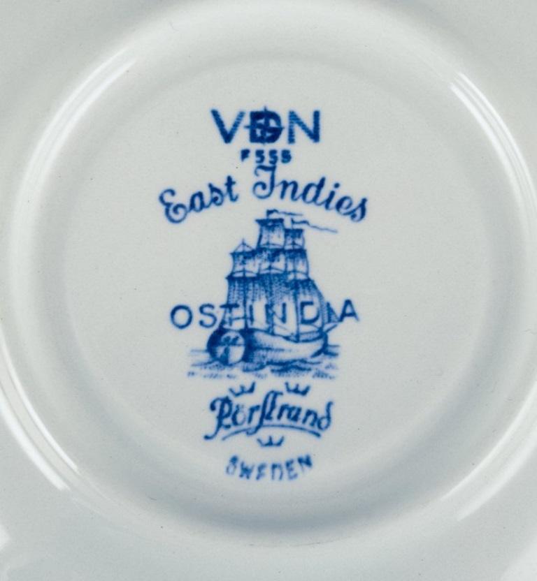 Nils Emil Lundström für Rörstrand. Sechs „Ostindia“-Couchtische mit Untertassen (Fayence) im Angebot