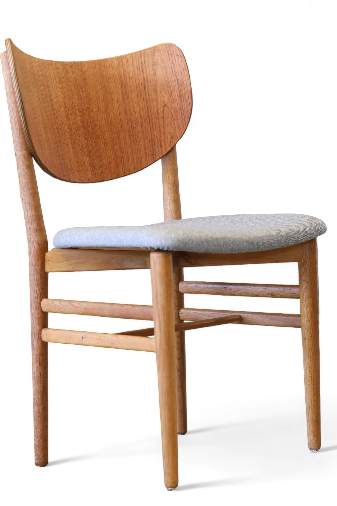 Chair in teak and oak designed in 1955 by Nils & Eva Koppel for Slagelse Møbler in Denmark.

The combination of the two types of wood, oak and teak, has become a hallmark of Danish design and makes the chair easy to combine with many different