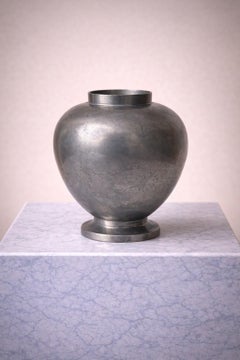 Nils Fougstedt para FAK Jarrón Art Decó de peltre, Suecia 1933