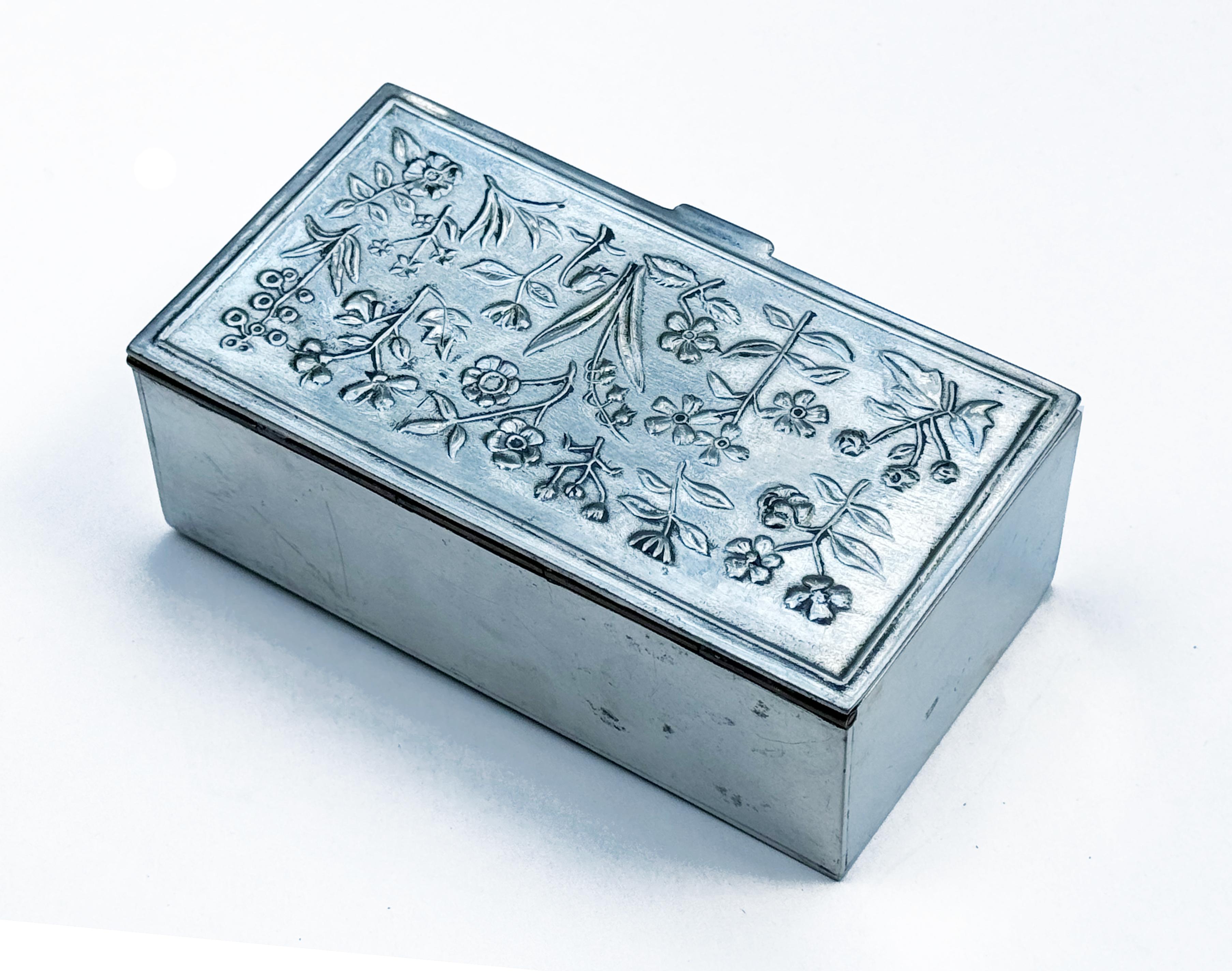 Nils Fougstedt Caja de peltre  para Firma Svenskt Tenn, 1986 Escandinavo moderno en venta