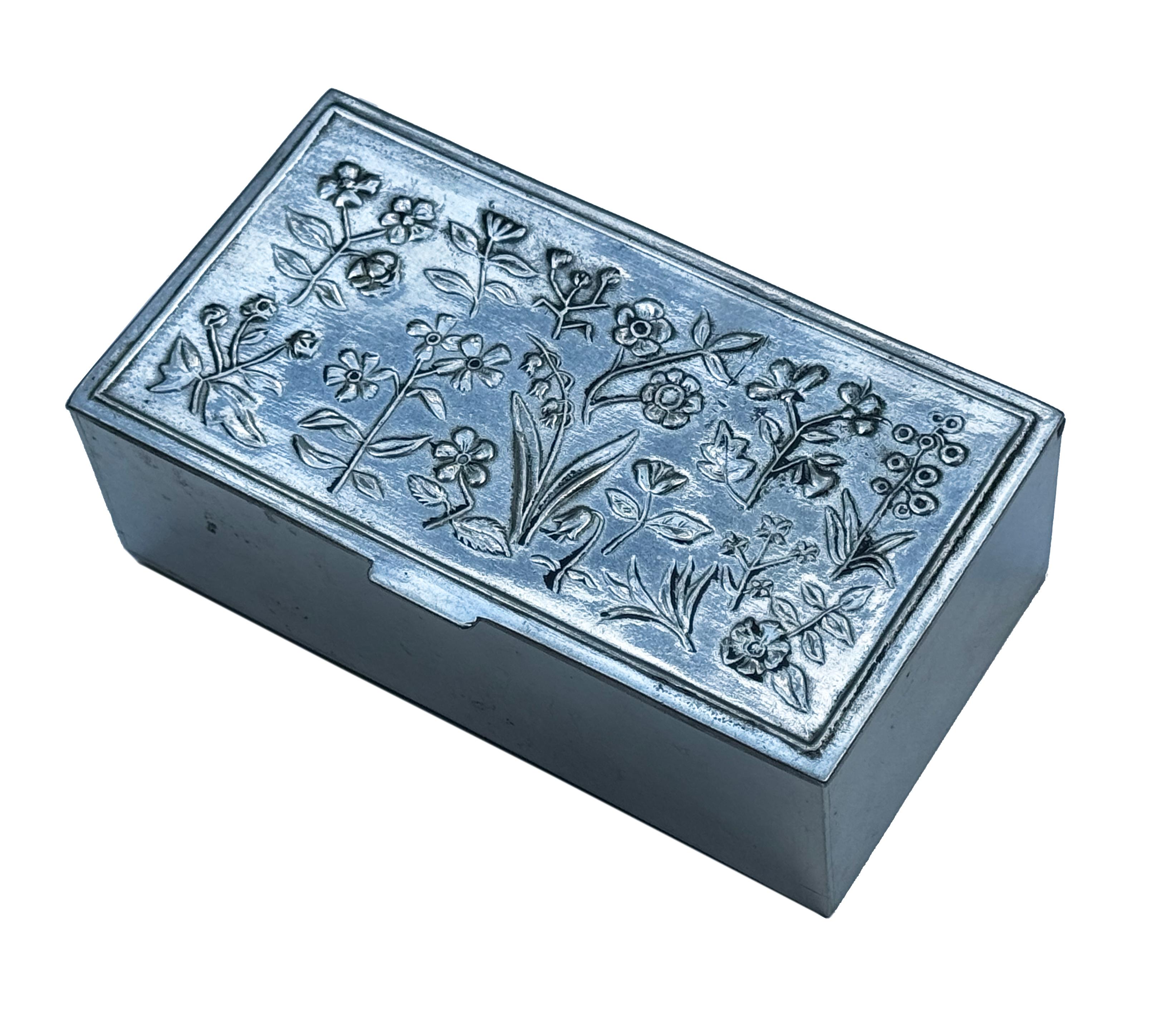 Nils Fougstedt Caja de peltre  para Firma Svenskt Tenn, 1986 Sueco en venta