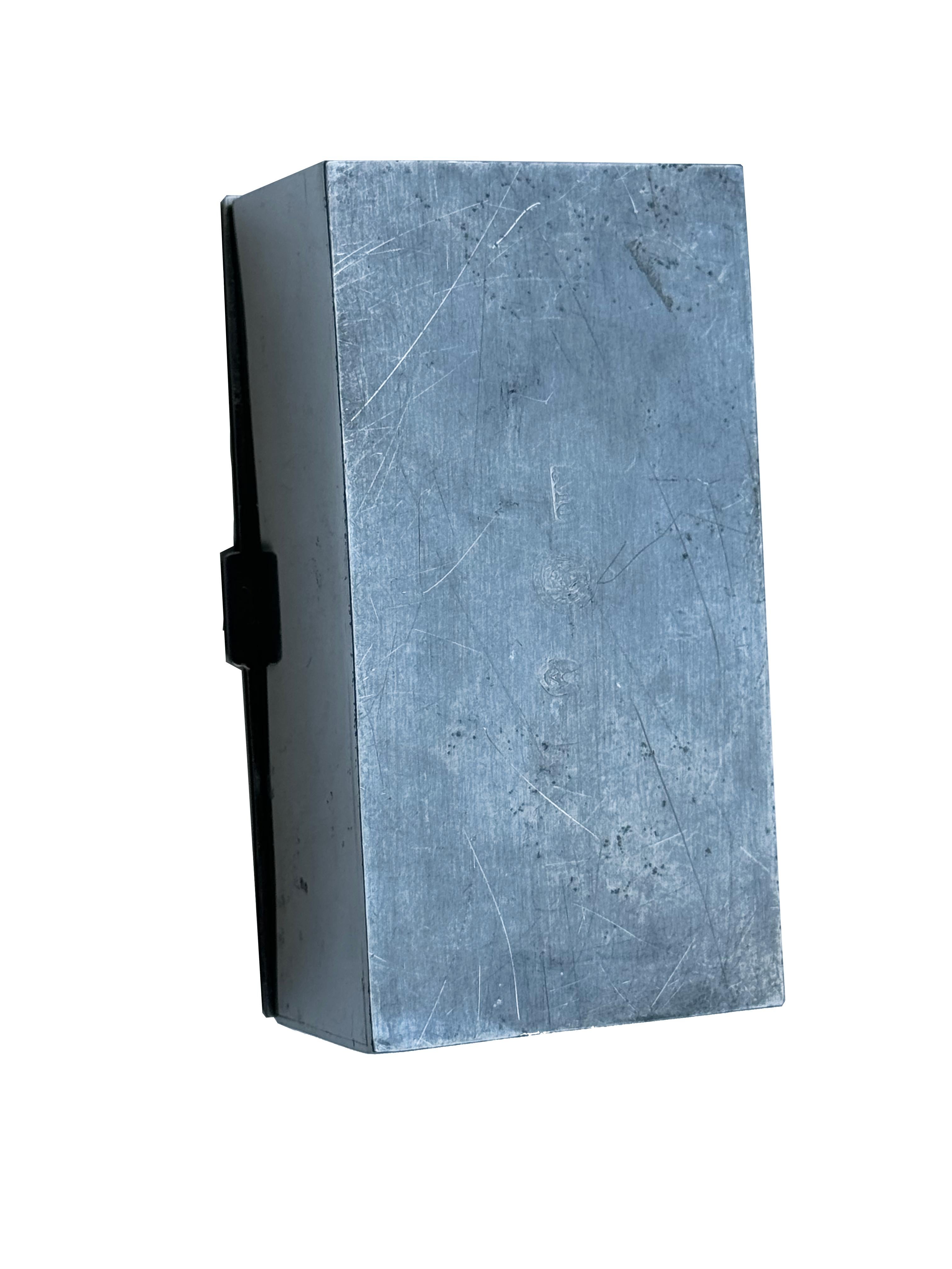 Nils Fougstedt Caja de peltre  para Firma Svenskt Tenn, 1986 Latón en venta