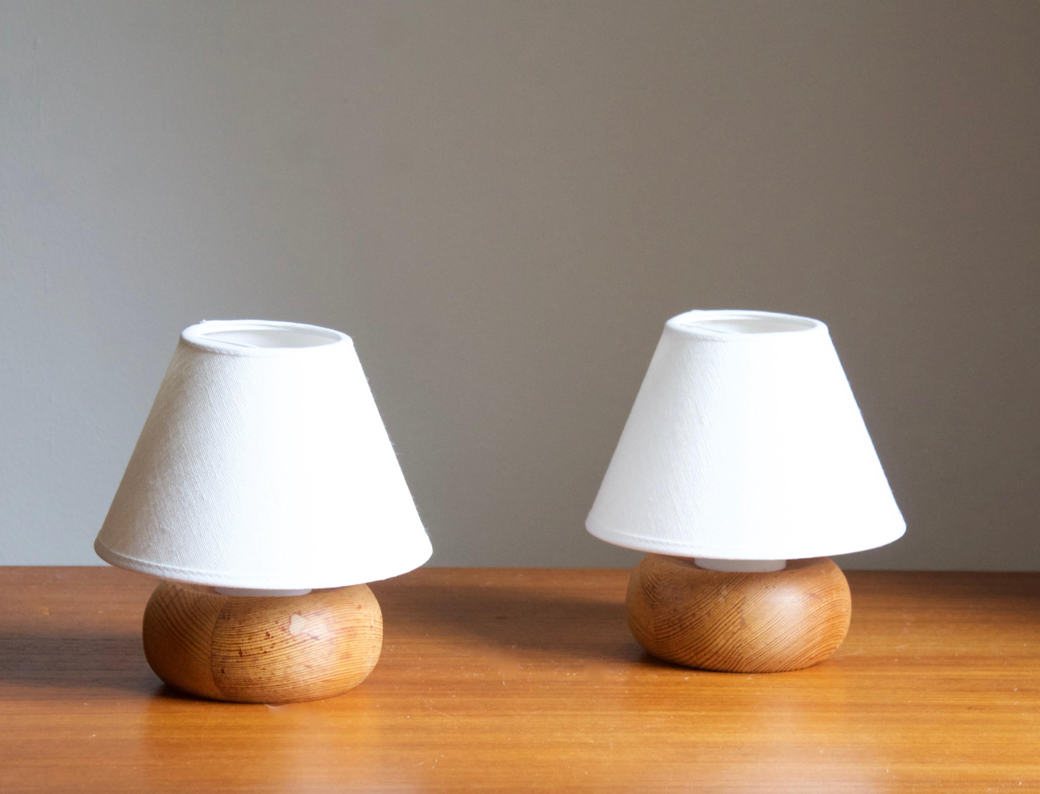 A pair of small table lamps, designed and produced by Nils H. Ledung, Studio, Bankeryd Sweden, 1960s.

Lampshades are included in purchase. Stated dimensions include lampshades as illustrated.