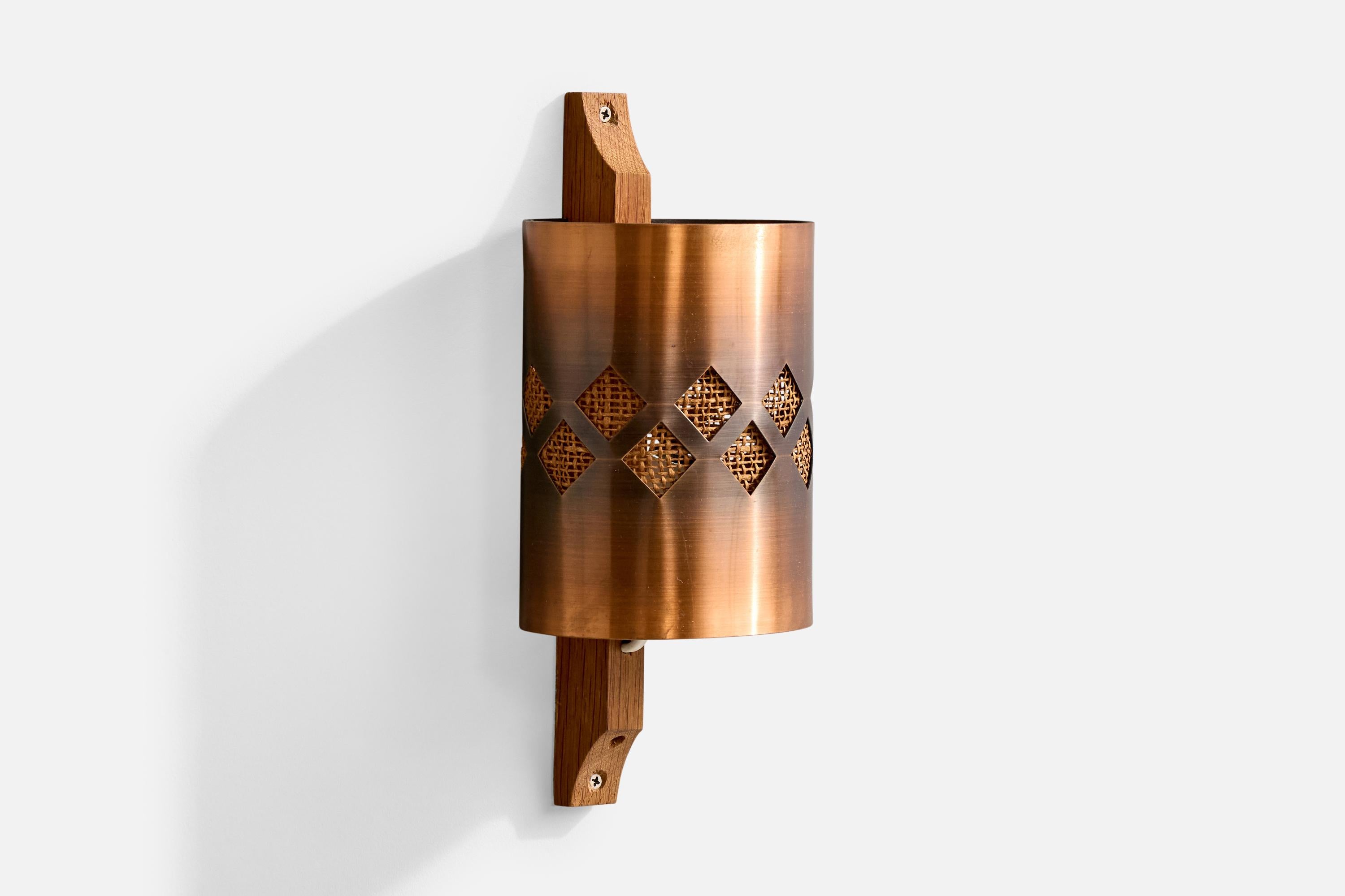 A copper, teak and raffia wall light designed and produced by Nils H. Ledung, Sweden, c. 1960s.

Wear to copper consistent with age and use

Overall Dimensions (Inches): 11.0