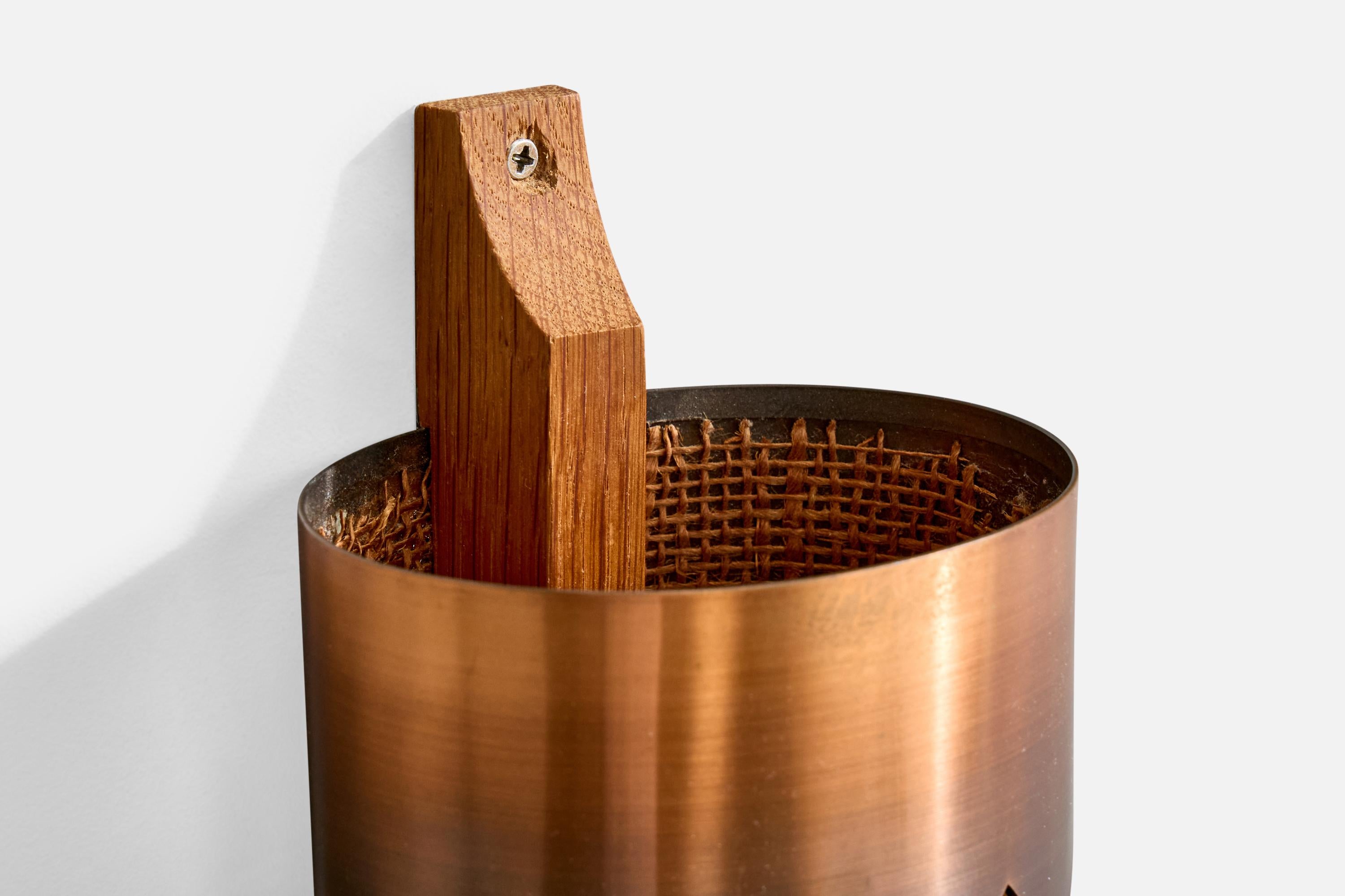 Nils H. Ledung, Wall Light, Copper, Teak, Raffia, Sweden, 1960s In Good Condition For Sale In High Point, NC
