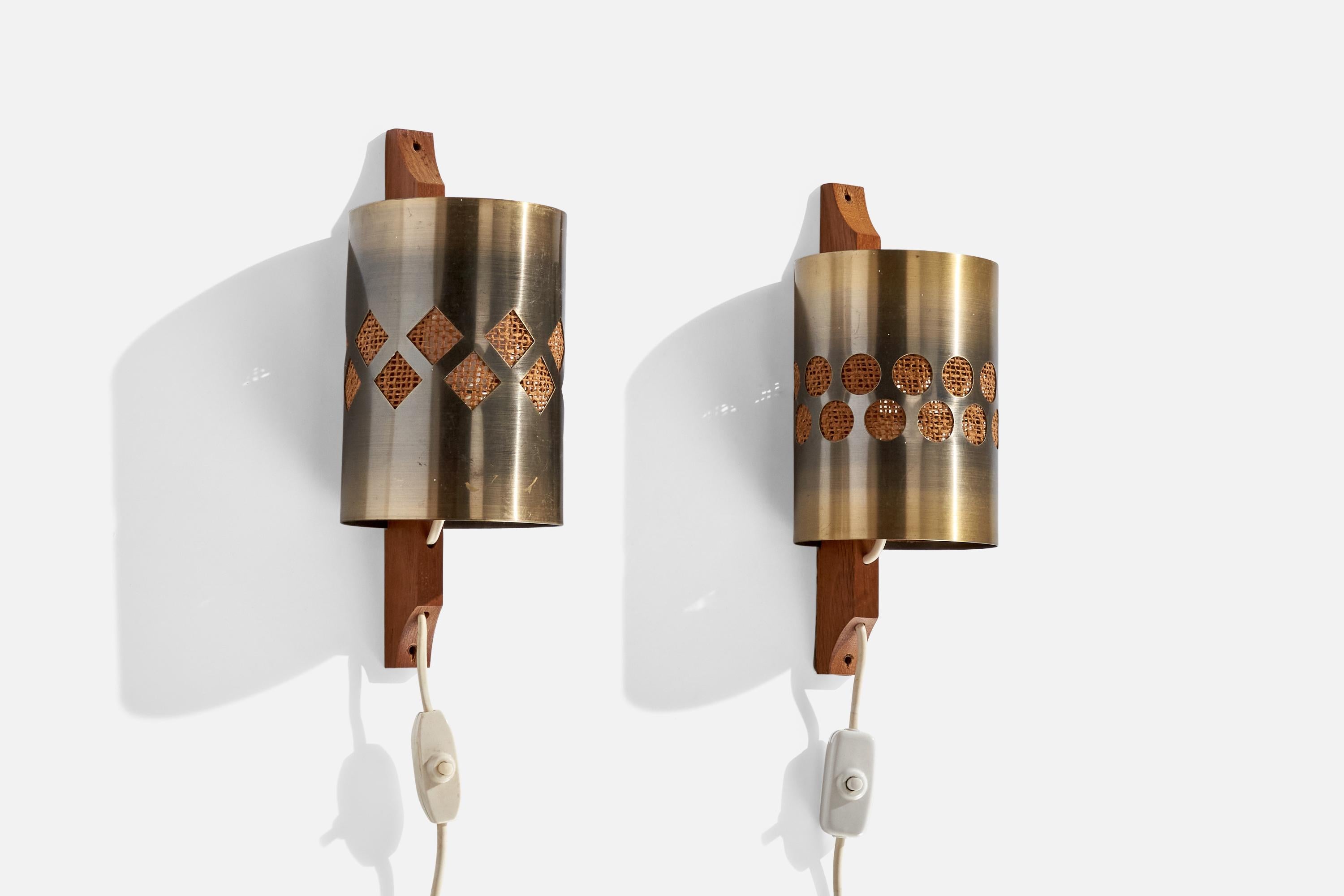 Pareja de apliques de cobre, rafia y roble diseñados y fabricados por Nils Ledung, Suecia, c. 1960.

Dimensiones totales (pulgadas): 10,875
