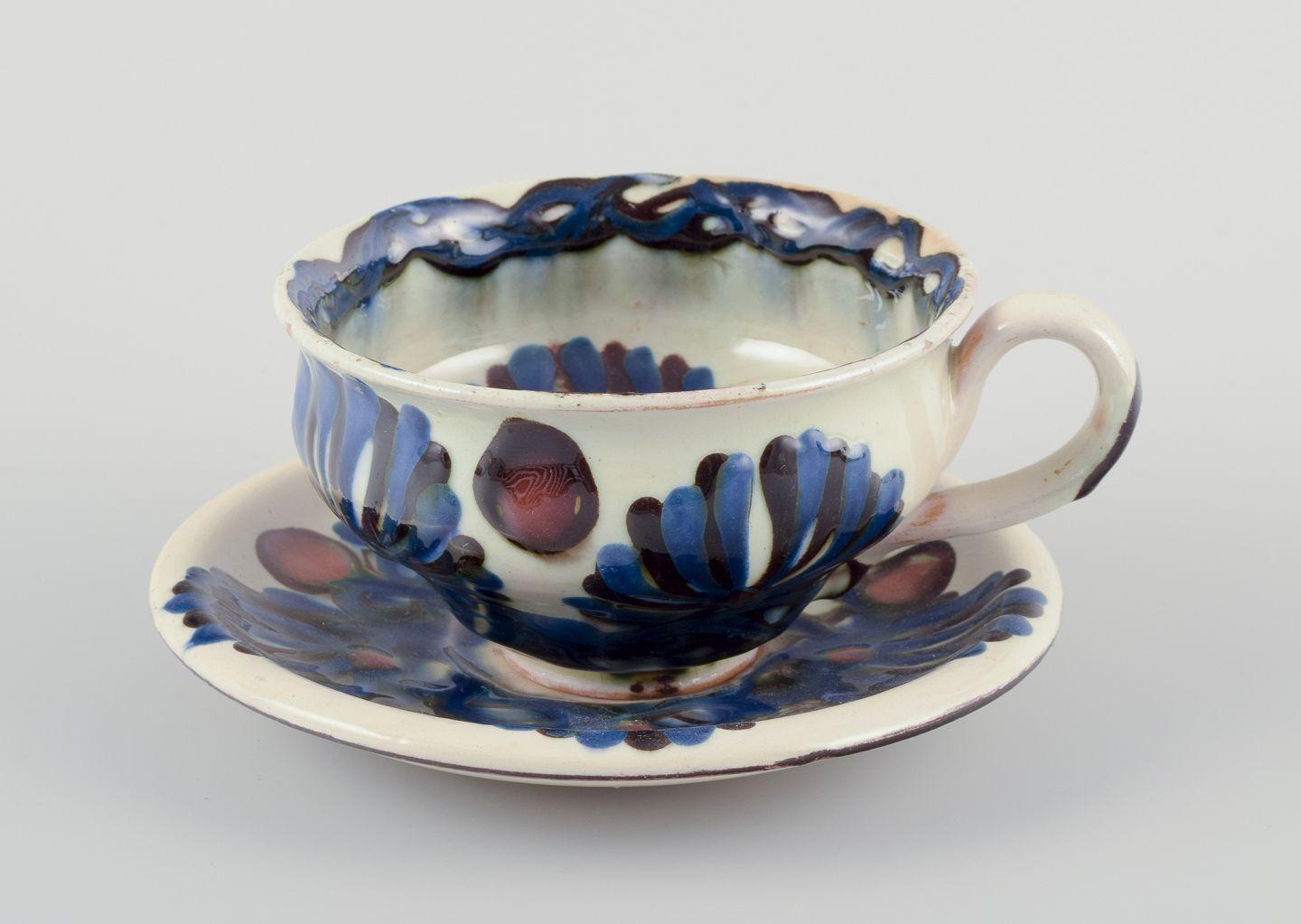 Danois Nils Joakim Kähler for Kähler.  Four large “Marguerite” teacups and saucers en vente