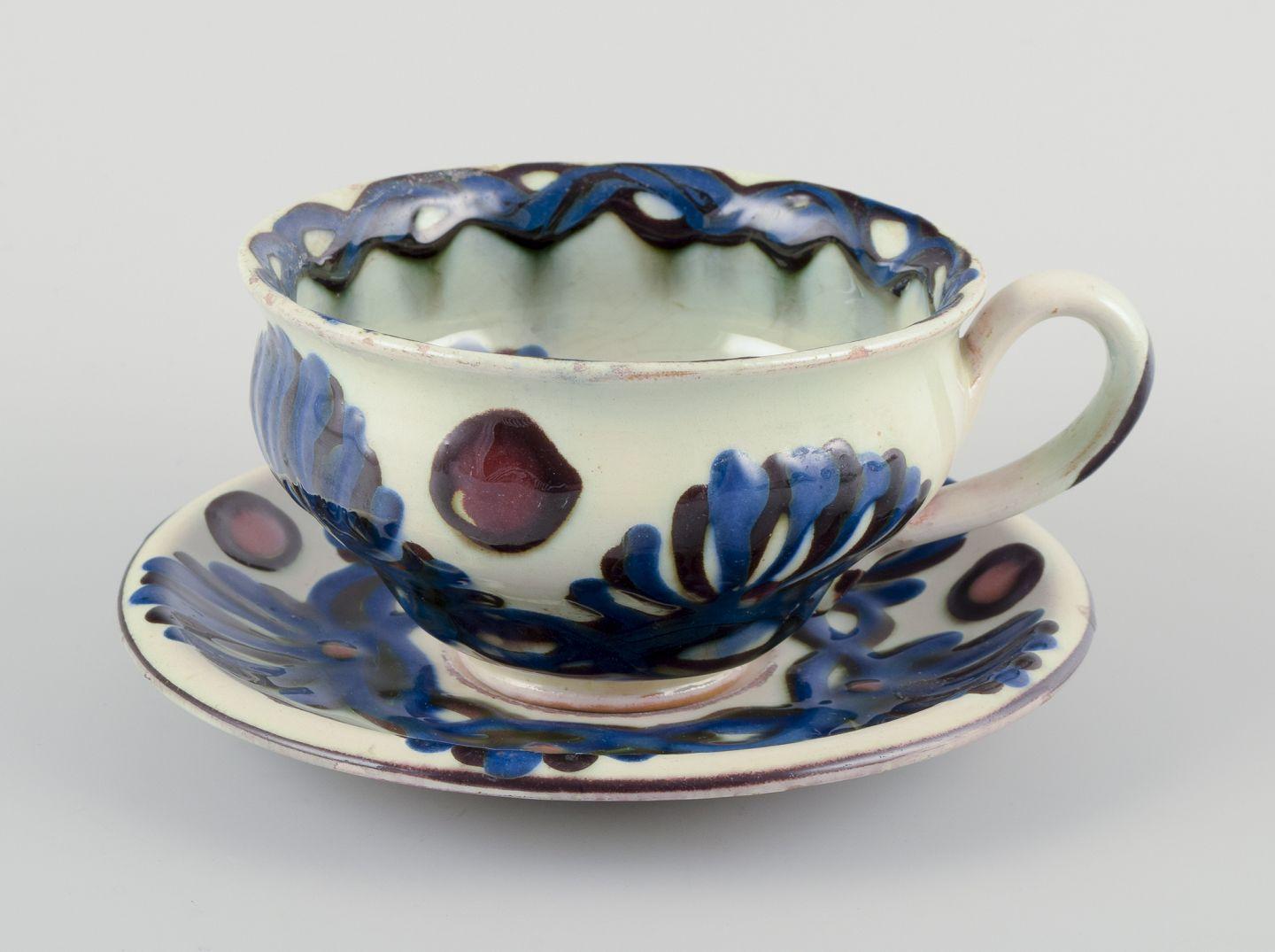 Vernissé Nils Joakim Kähler for Kähler.  Four large “Marguerite” teacups and saucers en vente