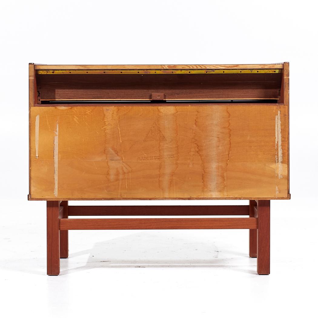 Nils Jonsson for Torring Møbelfabrik Mid Century Teak Vanity Dresser In Good Condition For Sale In Countryside, IL
