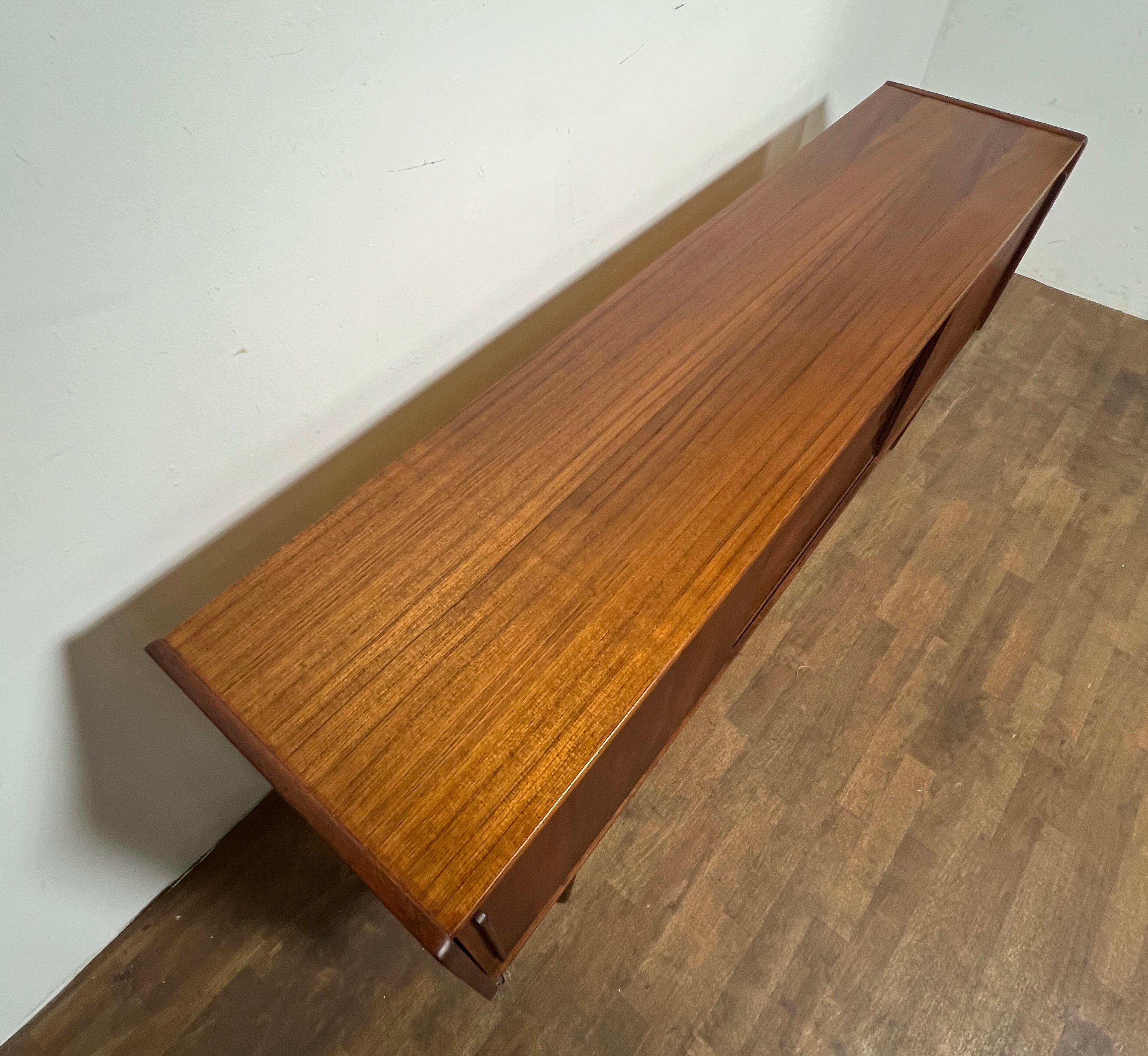 Metà XX secolo Nils Jonsson per Troed, Svezia Credenza in teak circa anni '60 in vendita