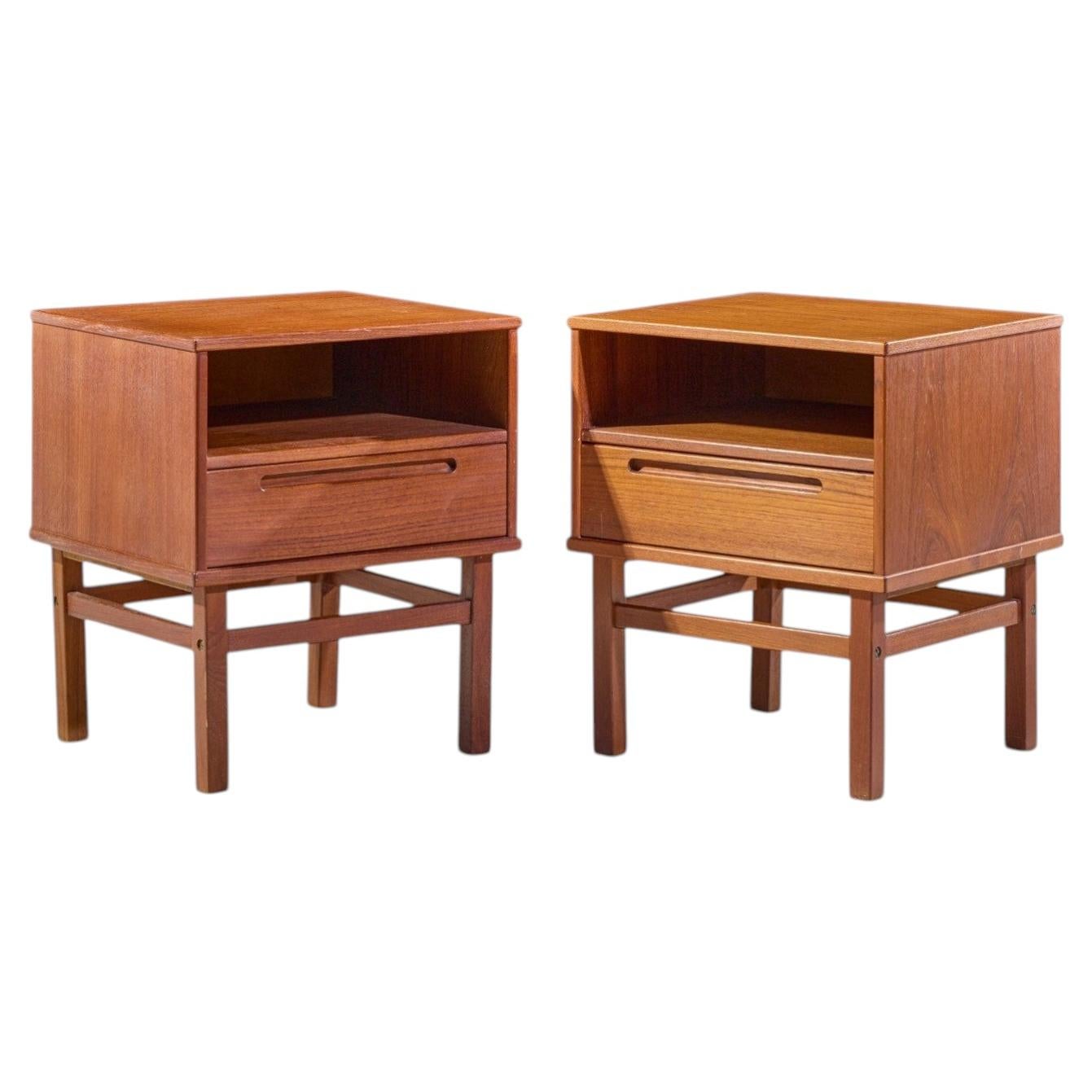 Nils Jonsson per Tørring Møbelfabrik: comodini danesi in teak in stile Mid-Century - Coppia