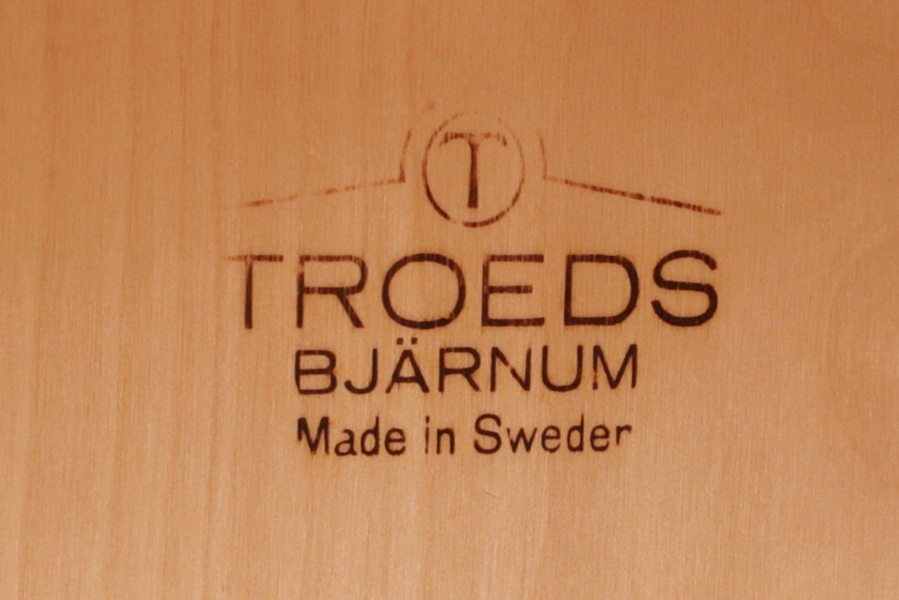 Origin: Sweden
Designer: Nils Jonsson
Manufacturer: Troeds Bjärnum
Era: 1960s
Materials: Teak
Measurements: 63? wide x 17? deep x 30? tall

Condition: In excellent original condition.