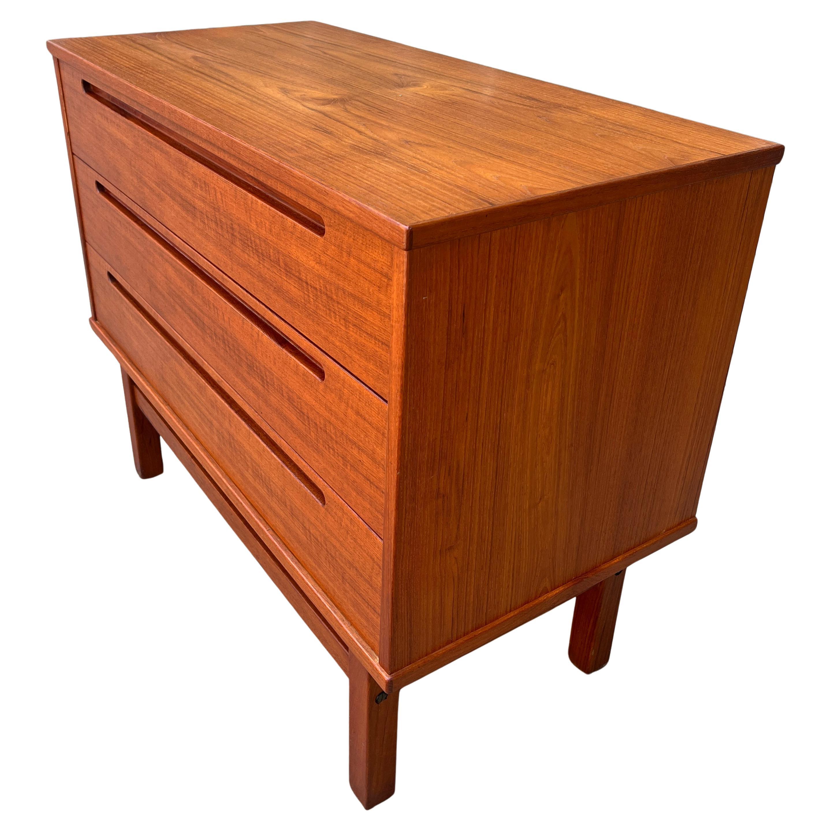 Nils Jonsson Teak Chest of Drawers In Good Condition In BROOKLYN, NY