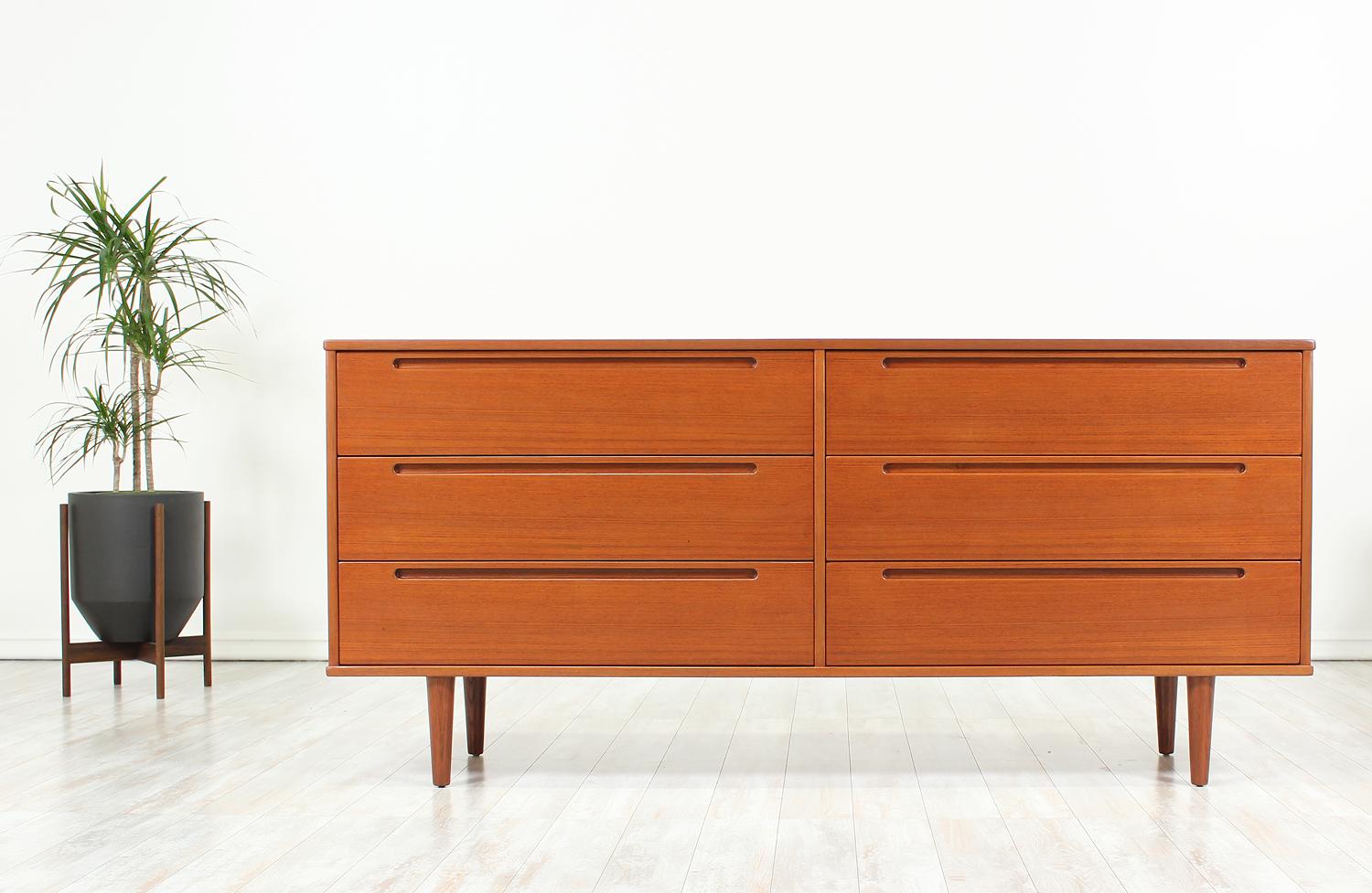 Beautiful dresser designed by Nils Jönsson for HJN Møbler in Denmark circa 1960’s. This stunning six drawer dresser is comprised of teak wood and features a rich teak toned case with beautiful grain detail throughout. The classic, tapered legs are
