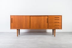 Credenza in teak di Nils Jonsson per Hugo Troeds, The Modern Scandinavian, anni '60