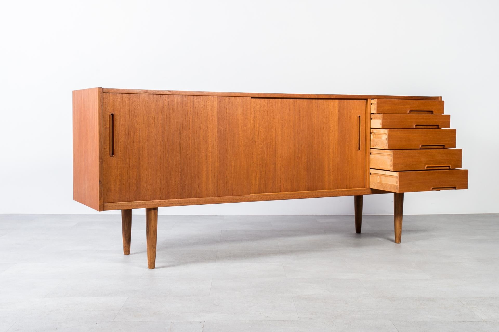 Nils Jonsson Teak Sideboard for Hugo Troeds, Scandinavian Modern, 1960s In Good Condition For Sale In Wrocław, Poland