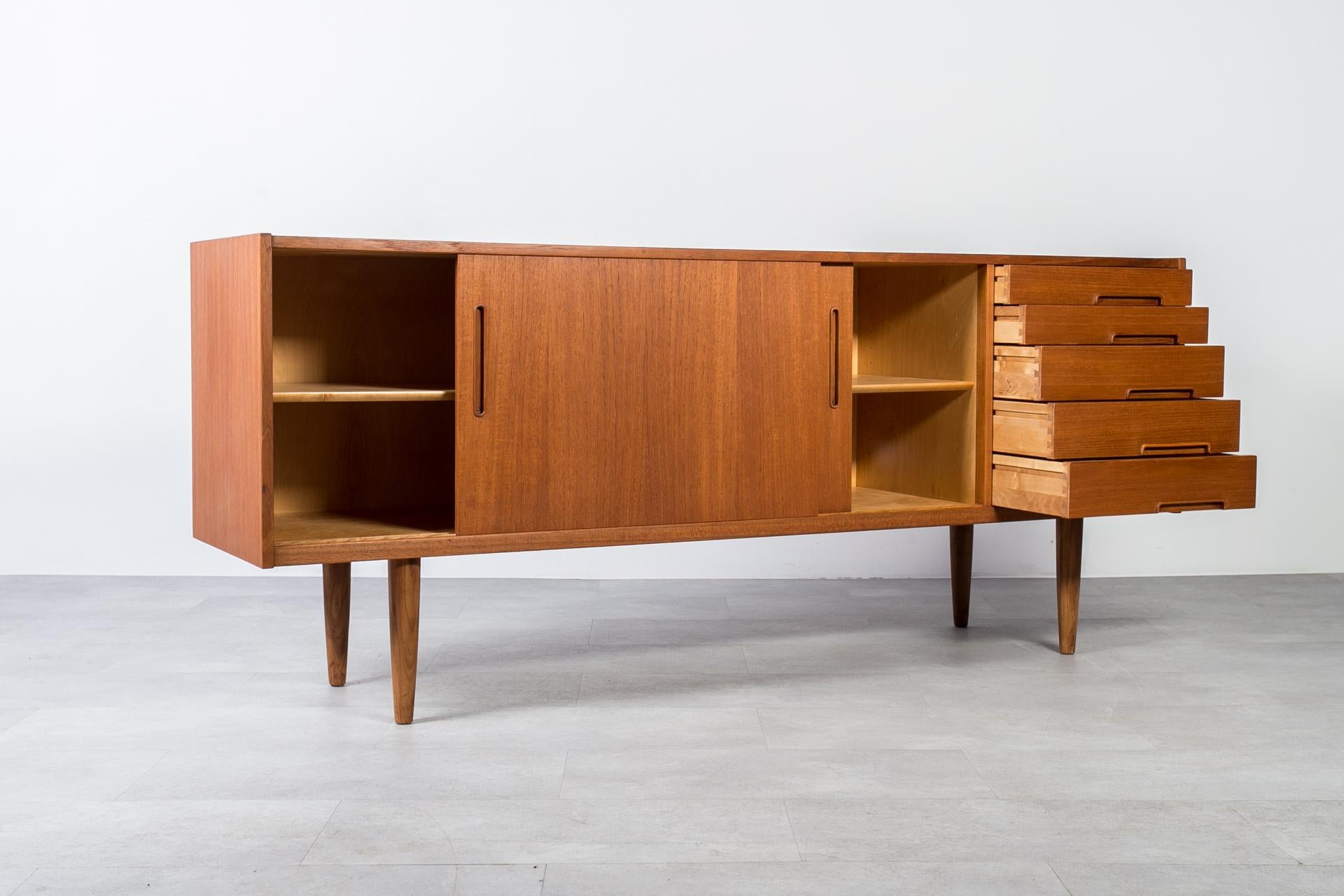 Nils Jonsson Teak Sideboard for Hugo Troeds, Scandinavian Modern, 1960s For Sale 1