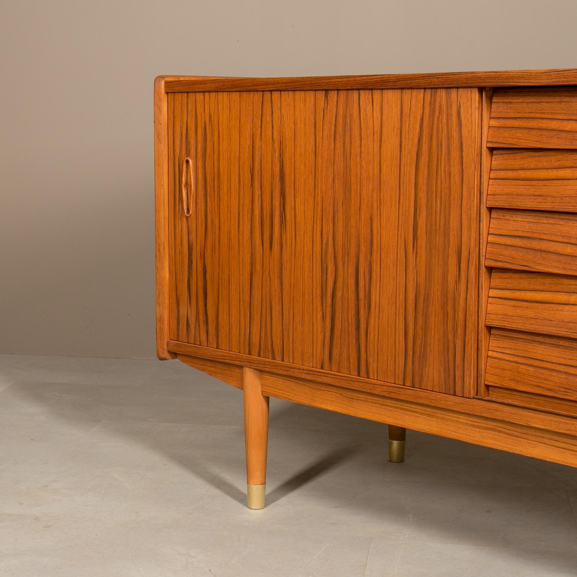 Credenza in teak di Nils Jonsson per P & A. Heggen, The Moderninavian Modern, anni '60 in vendita 3