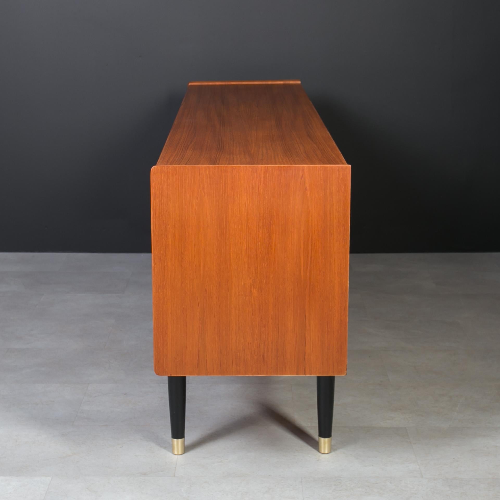 Credenza in teak di Nils Jonsson per P & A. Heggen, The Moderninavian Modern, anni '60 in vendita 3