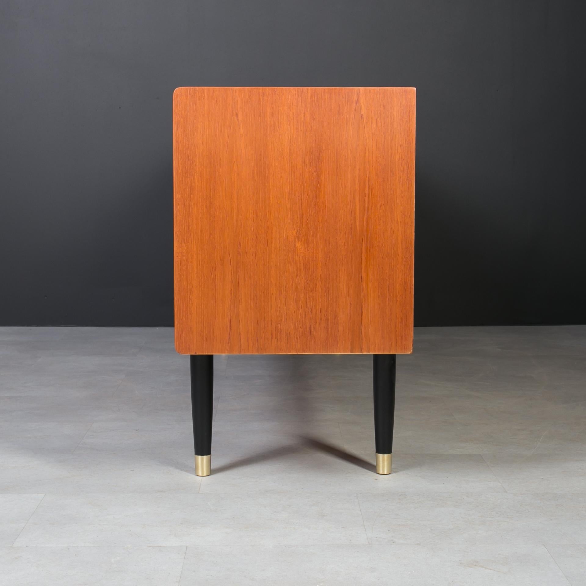 Credenza in teak di Nils Jonsson per P & A. Heggen, The Moderninavian Modern, anni '60 in vendita 6
