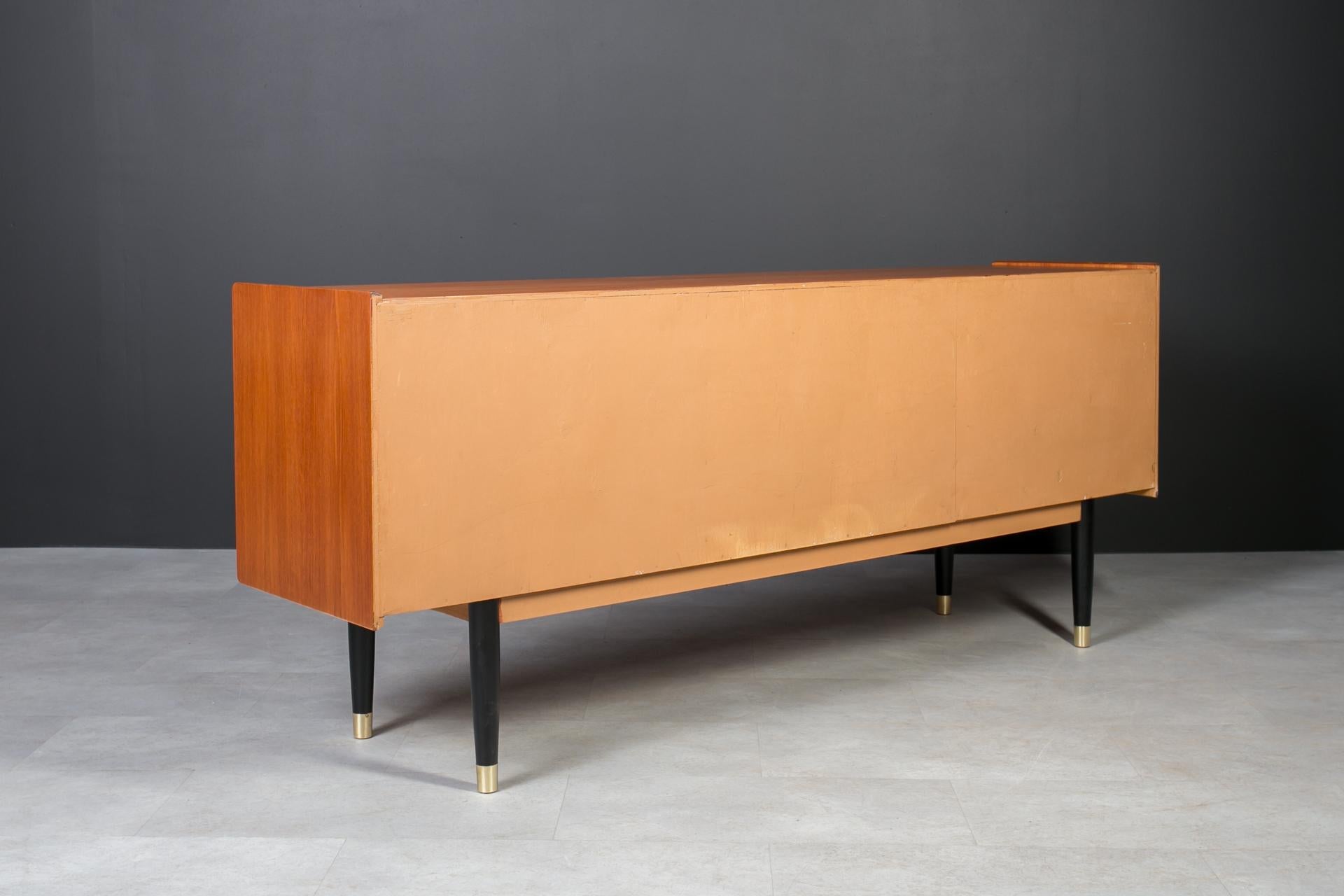 Credenza in teak di Nils Jonsson per P & A. Heggen, The Moderninavian Modern, anni '60 in vendita 10