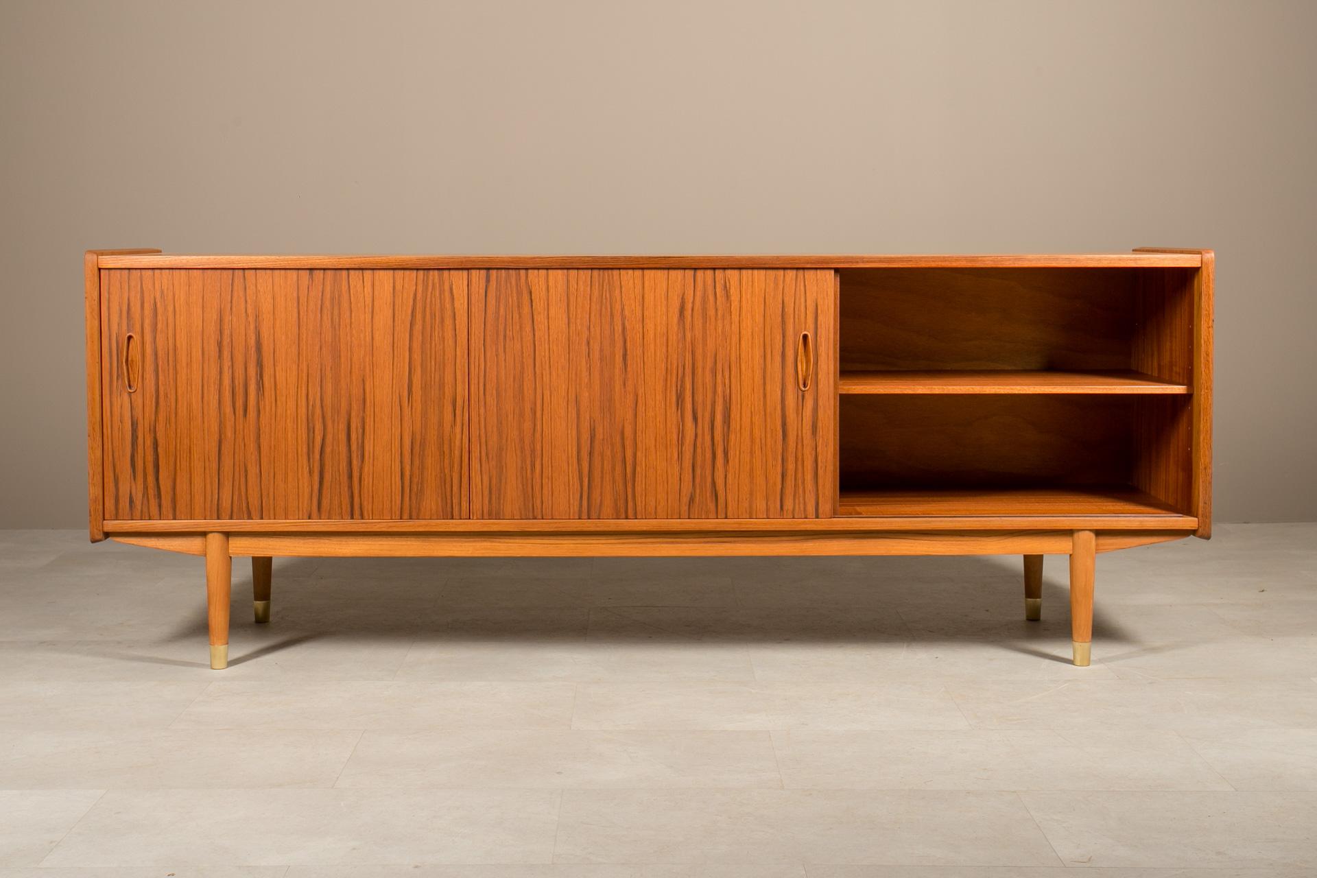 Credenza in teak di Nils Jonsson per P & A. Heggen, The Moderninavian Modern, anni '60 In condizioni buone in vendita a Wrocław, Poland