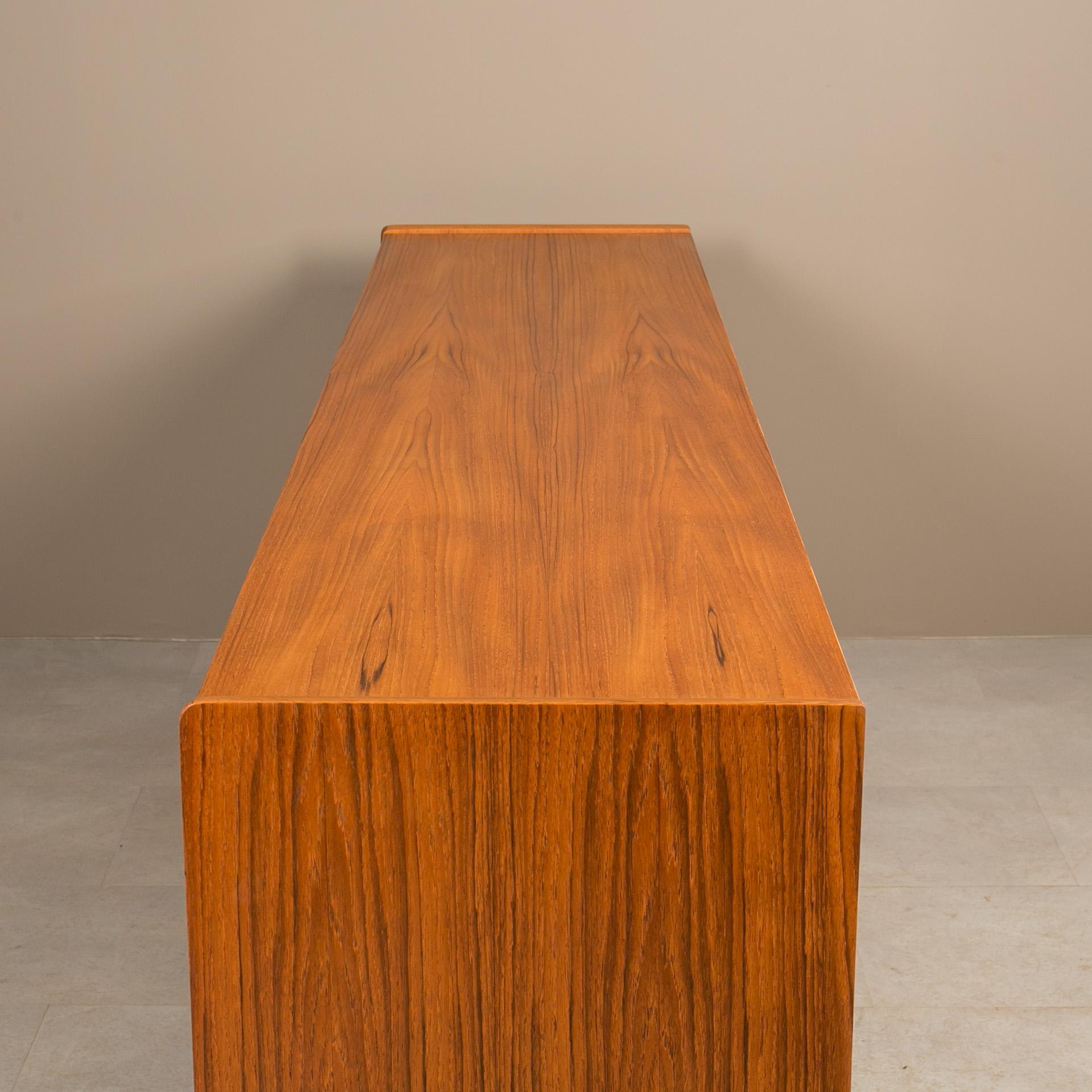 Metà XX secolo Credenza in teak di Nils Jonsson per P & A. Heggen, The Moderninavian Modern, anni '60 in vendita