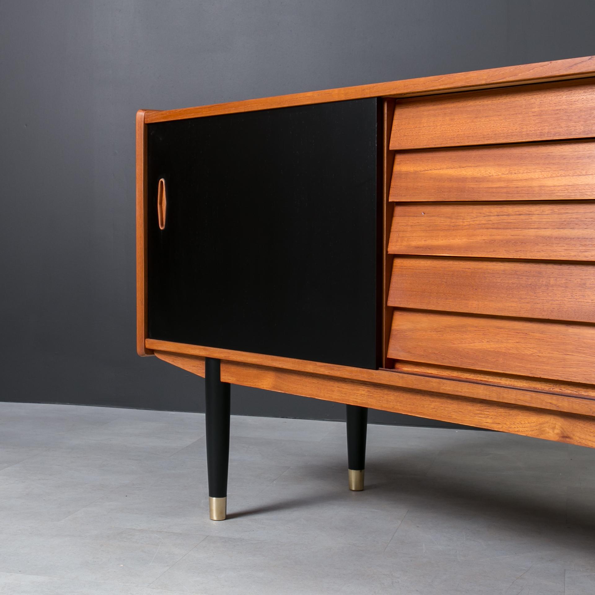 Teak Credenza in teak di Nils Jonsson per P & A. Heggen, The Moderninavian Modern, anni '60 in vendita