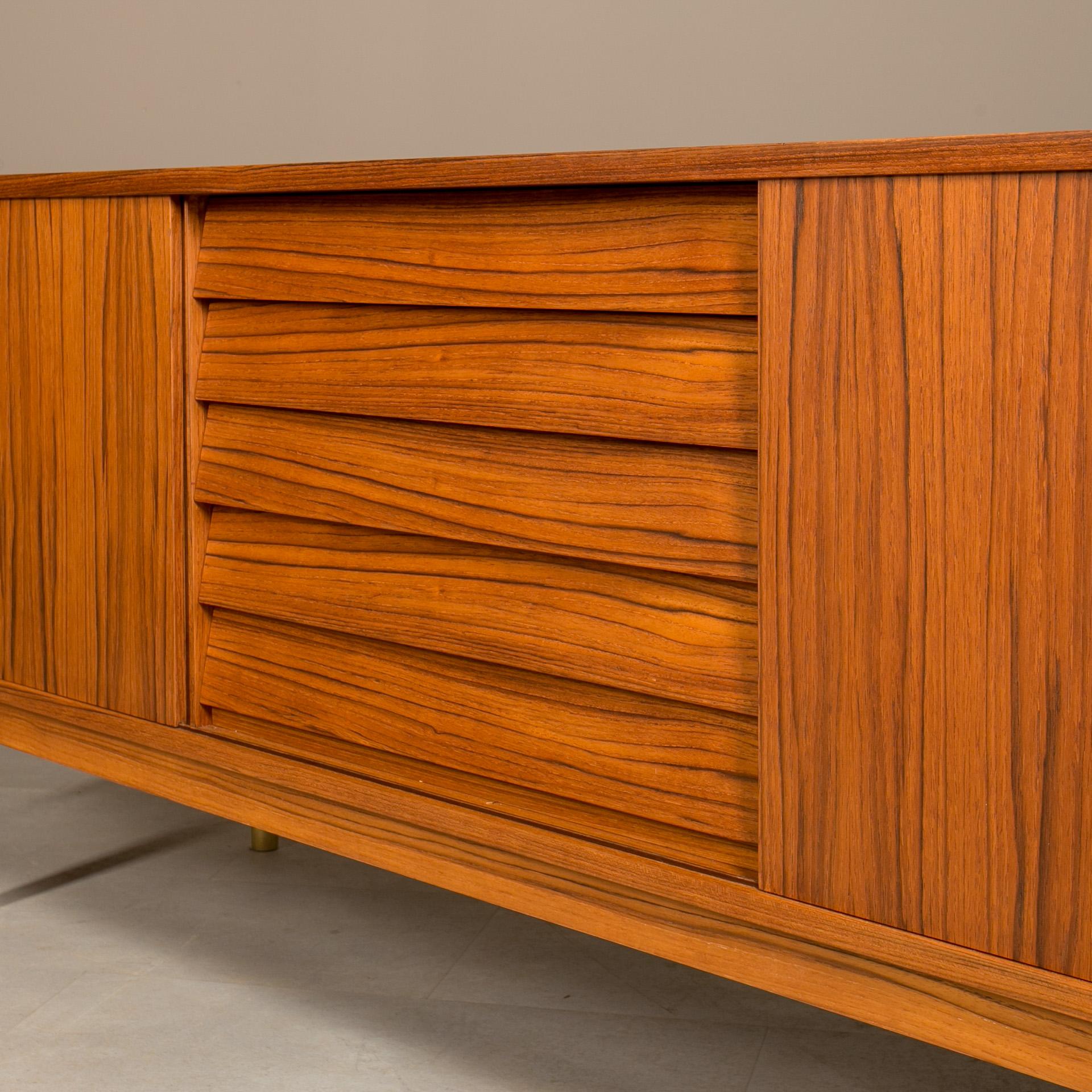 Credenza in teak di Nils Jonsson per P & A. Heggen, The Moderninavian Modern, anni '60 in vendita 1