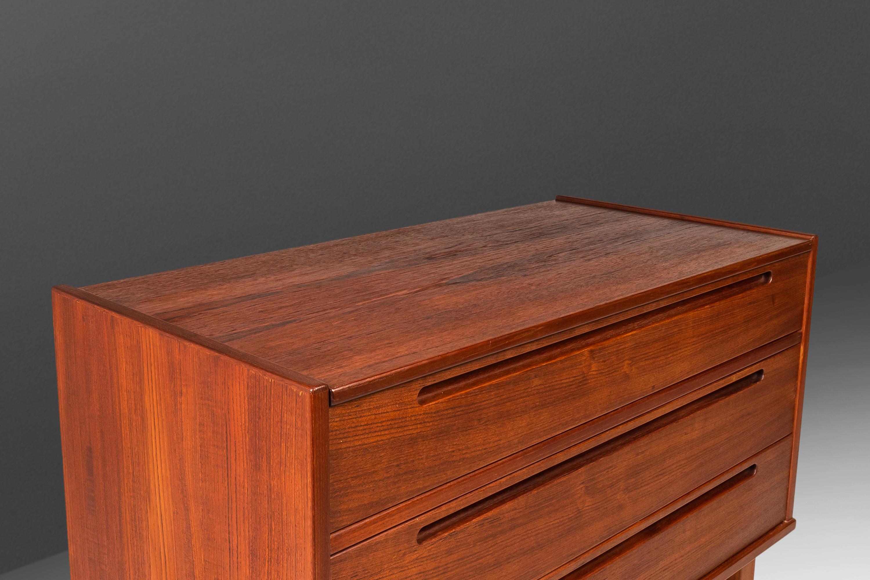 Comò in teak di Nils Jonsson per Torring Møbelfabrik di H.I.C. Mobler, 1960 ca. in vendita 9