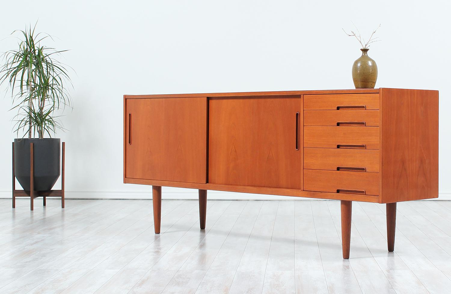 Nils Jonsson 'Trento' Teak Credenza for Hugo Troeds In Excellent Condition In Los Angeles, CA