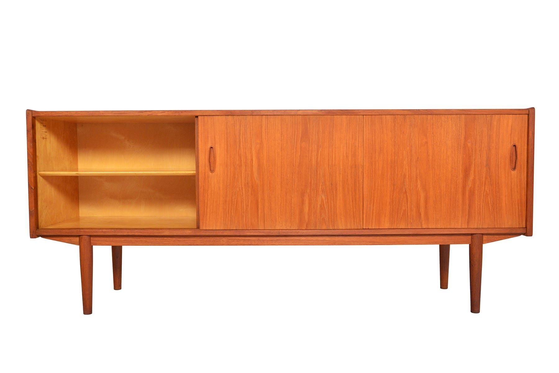 This breathtaking Swedish modern midcentury teak Trio credenza was designed by Nils Jonsson and manufactured by Troeds in the 1960s. The perfect scale for any dining or living room, this piece will make a wonderful addition to your modern home. Left