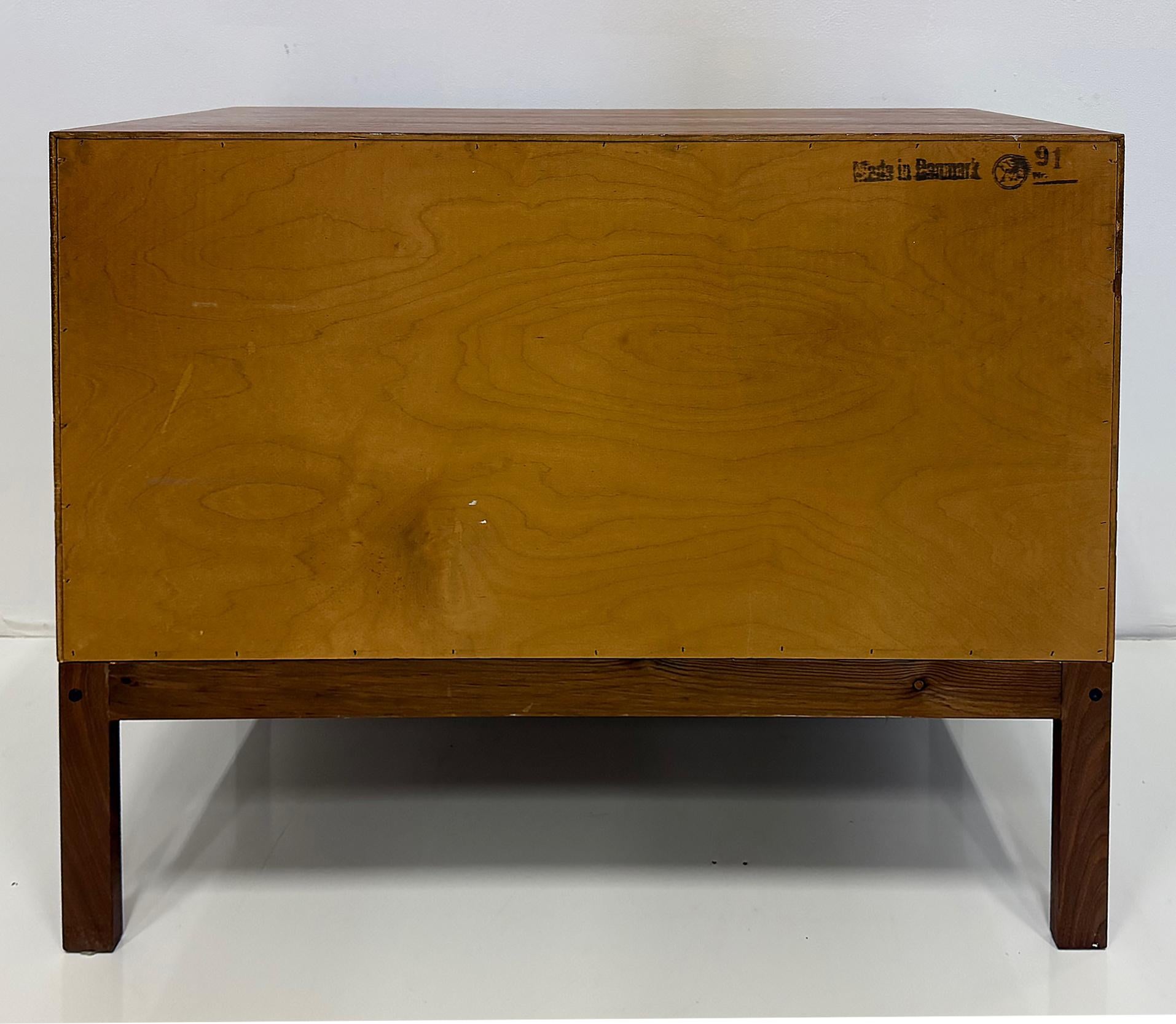 Nils Jonsson Vintage Danish Modern Teak Schrank, Palisander Enden im Angebot 5