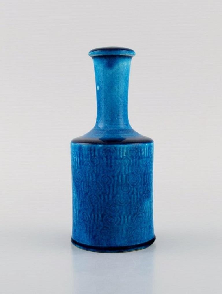 Nils Kähler (1906-1979) for Kähler. Vase in glazed ceramics. Beautiful glaze in shades of blue. 1960s.
Measures: 15 x 6.5 cm.
Stamped.
In excellent condition.